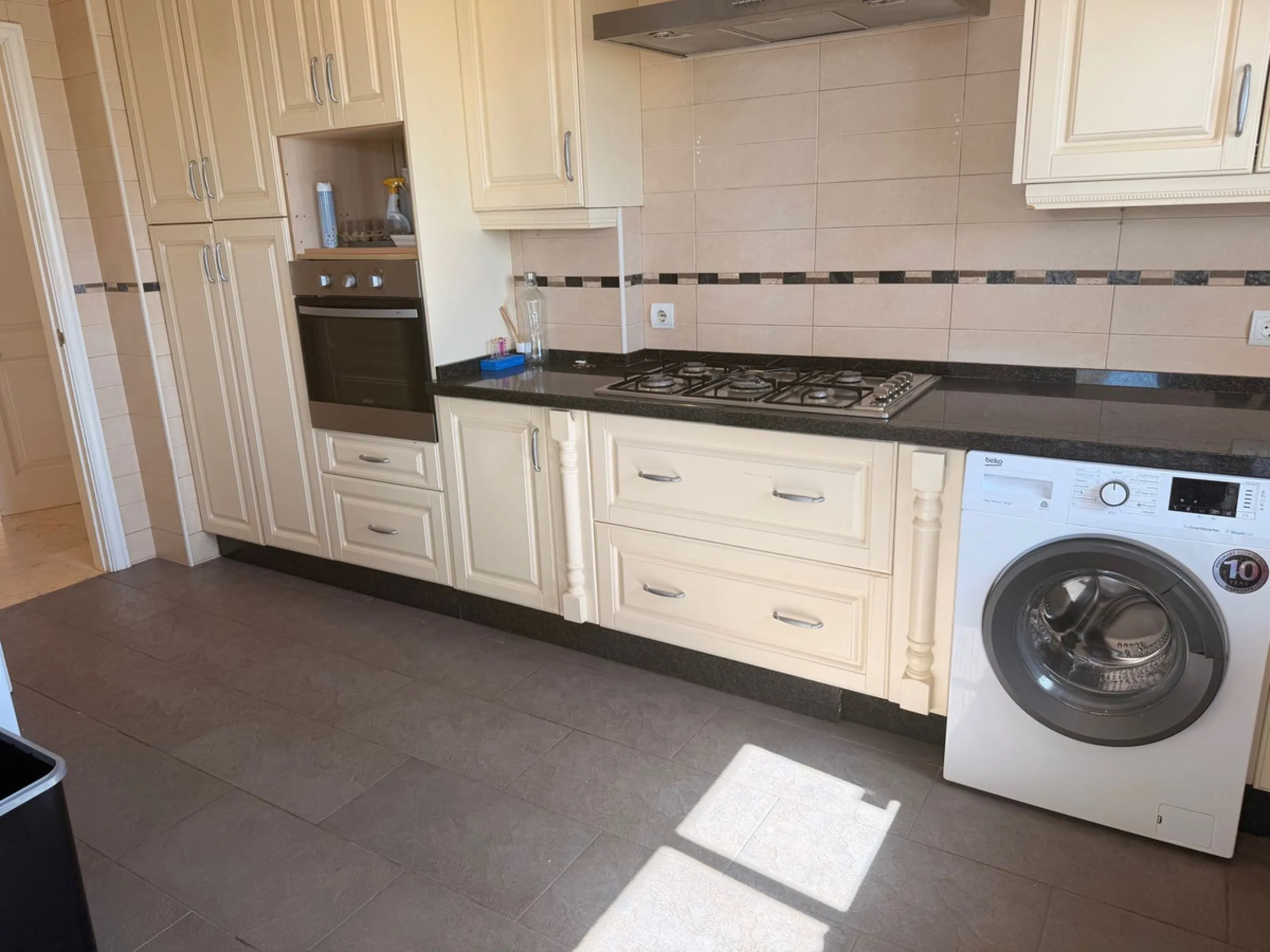House - Detached Villa в продаже в Alhaurín el Grande, Málaga. В доме 4 спален и 3 ванных комнат. Площадь дома 228 м². Площадь участка 850 м²