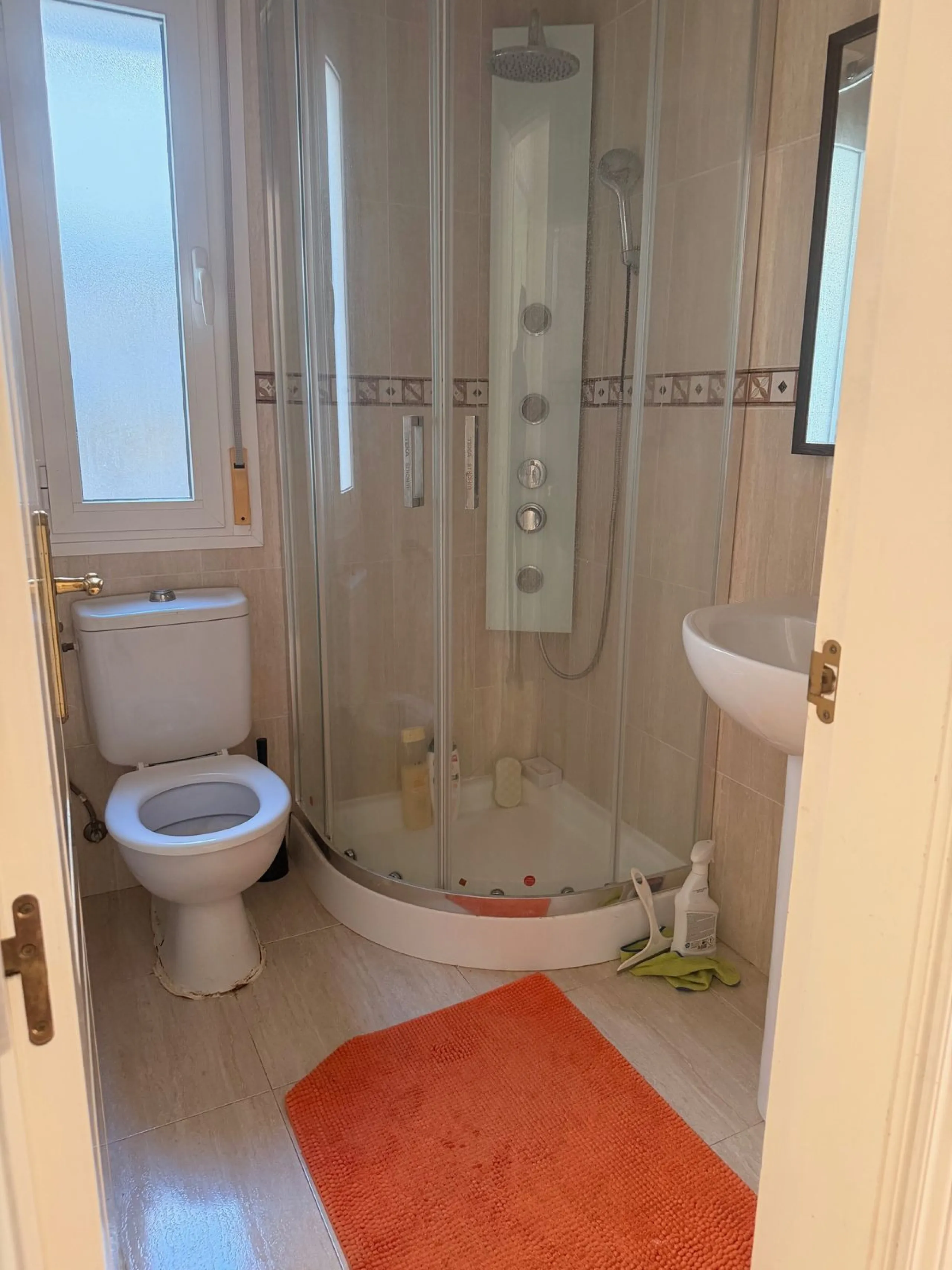 House - Detached Villa в продаже в Alhaurín el Grande, Málaga. В доме 4 спален и 3 ванных комнат. Площадь дома 228 м². Площадь участка 850 м²