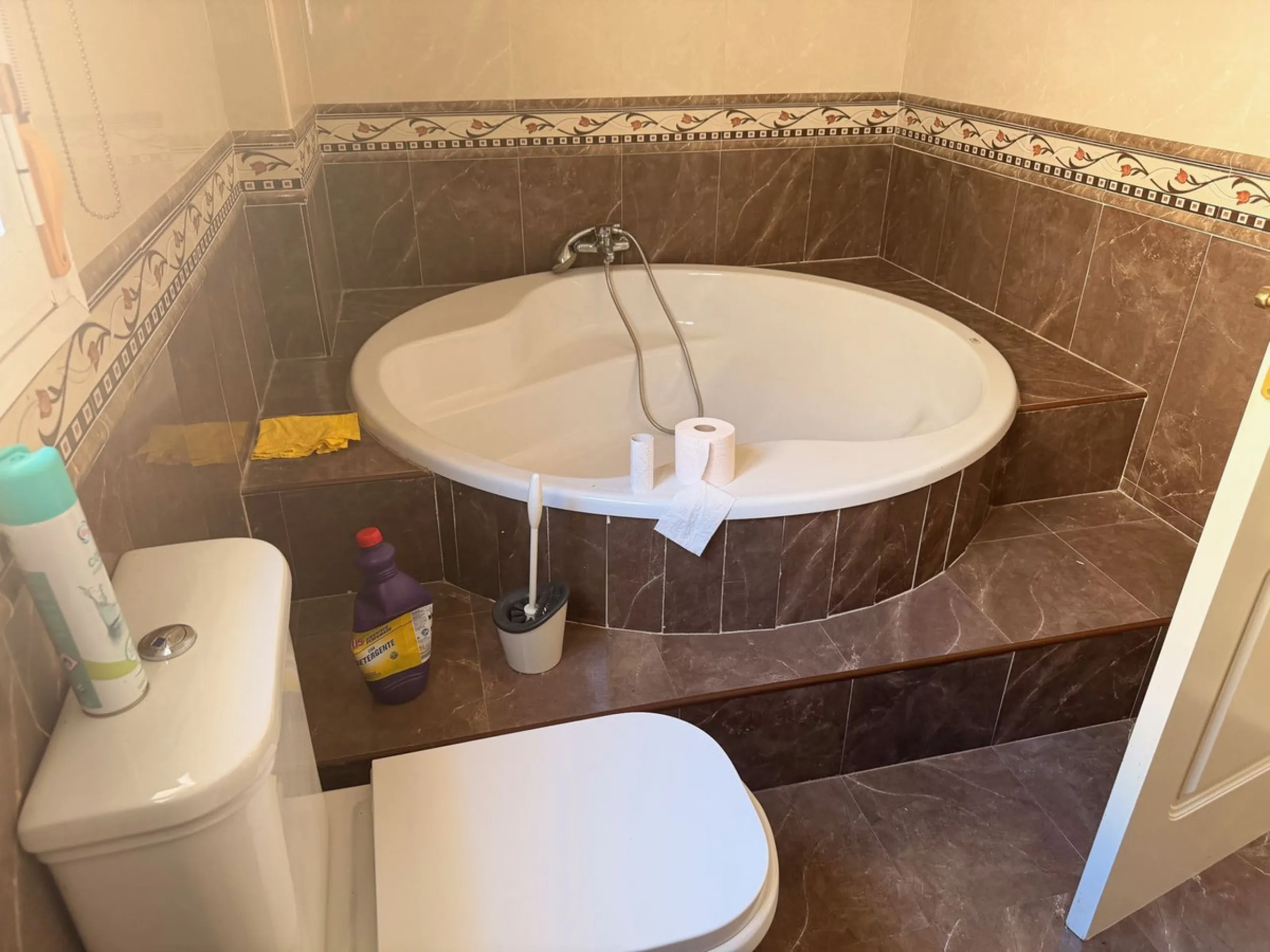 House - Detached Villa в продаже в Alhaurín el Grande, Málaga. В доме 4 спален и 3 ванных комнат. Площадь дома 228 м². Площадь участка 850 м²
