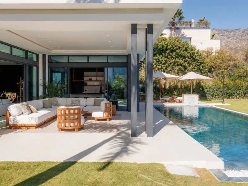 This exceptional contemporary villa is situated in the prestigious Lomas del Rey,  Marbella Golden Mile. Boasting a prime location, the property offers proximity to local amenities, transport links, shops, the town centre, the port, as well as being conve