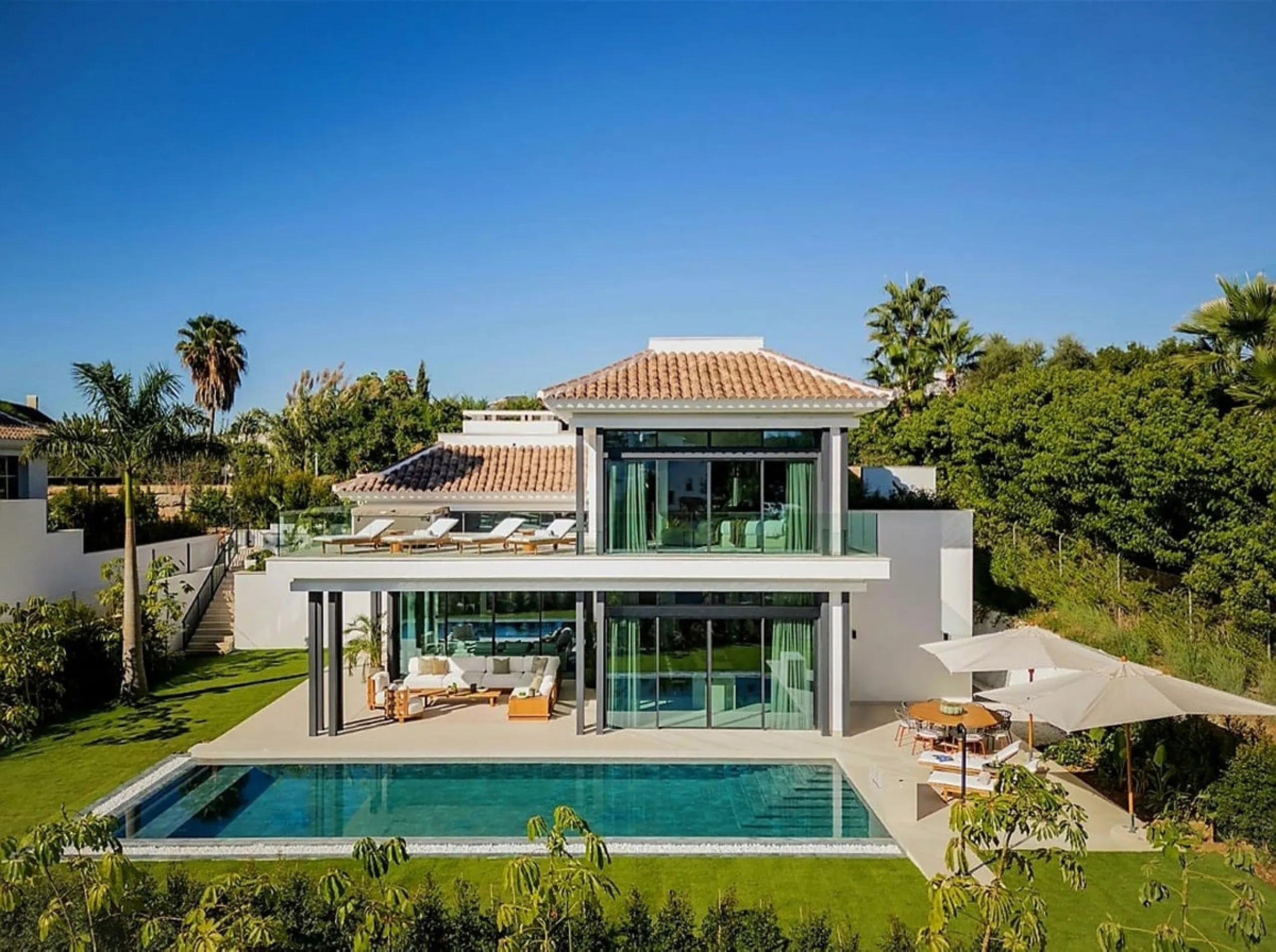 This exceptional contemporary villa is situated in the prestigious Lomas del Rey,  Marbella Golden Mile. Boasting a prime location, the property offers proximity to local amenities, transport links, shops, the town centre, the port, as well as being conve