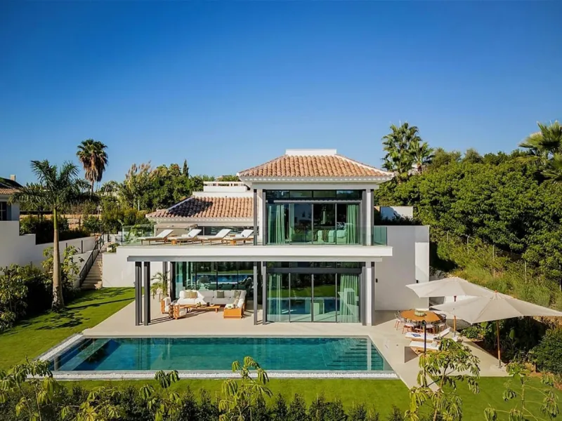 This exceptional contemporary villa is situated in the prestigious Lomas del Rey,  Marbella Golden Mile. Boasting a prime location, the property offers proximity to local amenities, transport links, shops, the town centre, the port, as well as being conve