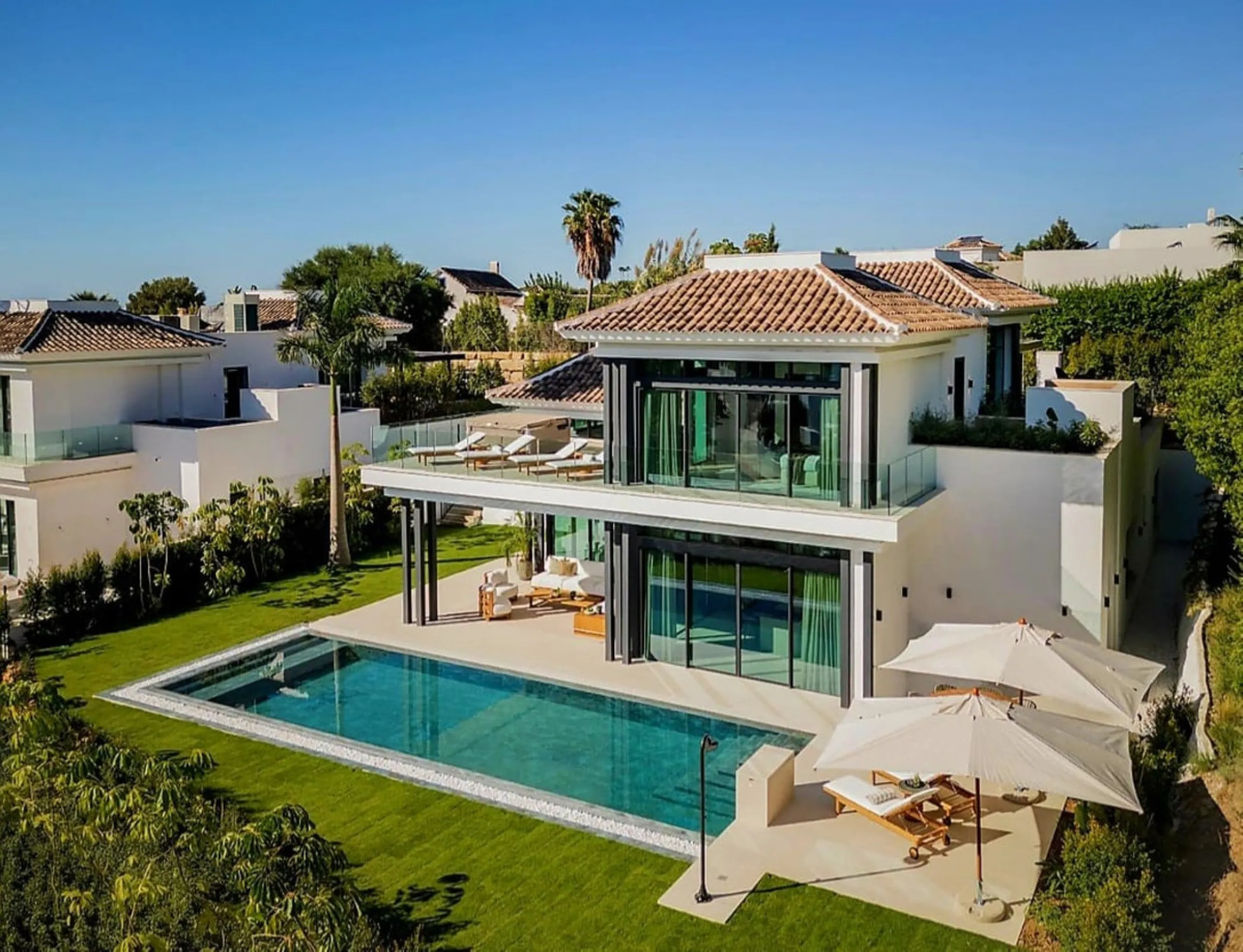 This exceptional contemporary villa is situated in the prestigious Lomas del Rey,  Marbella Golden Mile. Boasting a prime location, the property offers proximity to local amenities, transport links, shops, the town centre, the port, as well as being conve