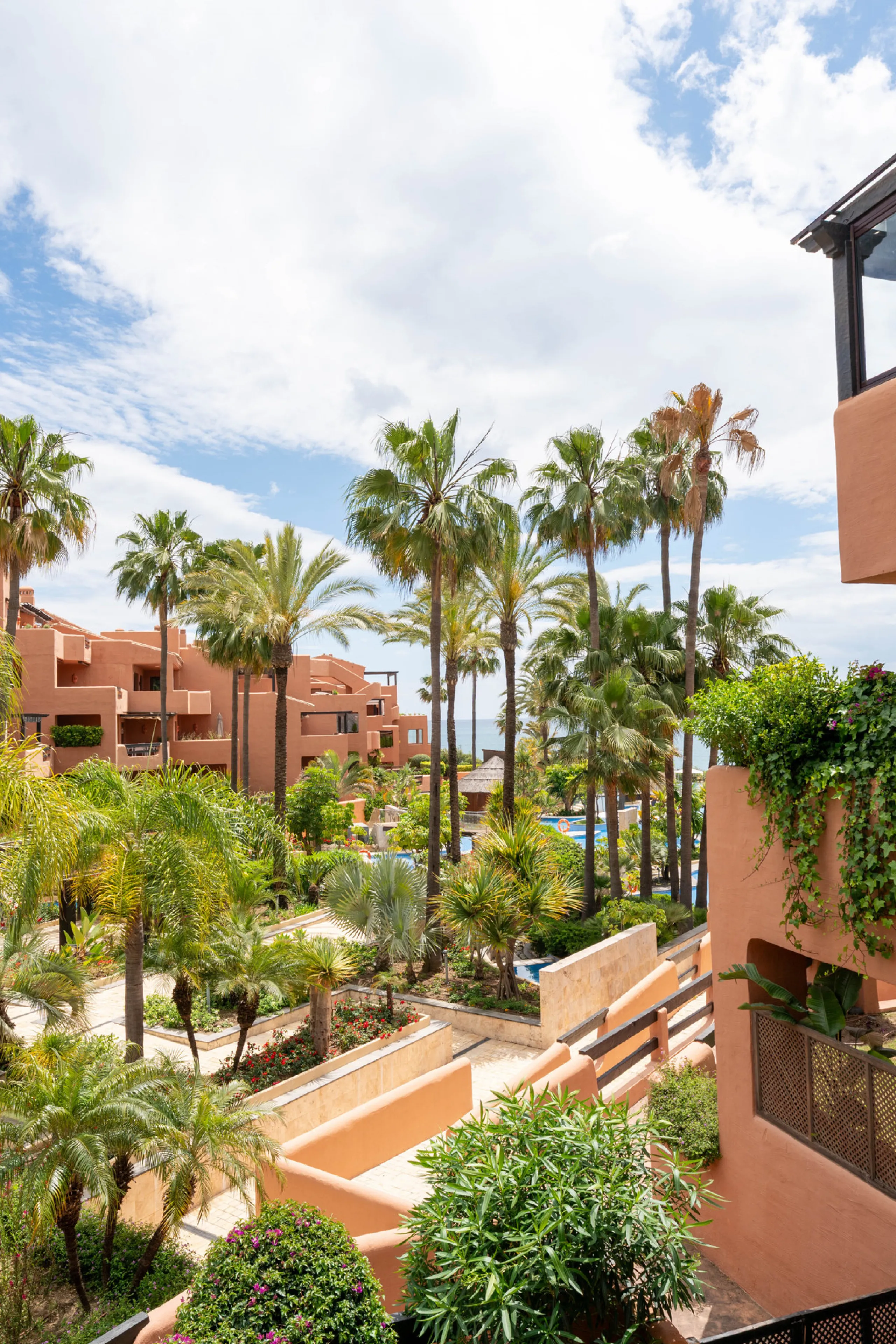 Apartment - Middle Floor Apartment в продаже в Estepona, Málaga. В доме 2 спален и 2 ванных комнат. Площадь дома 170 м²