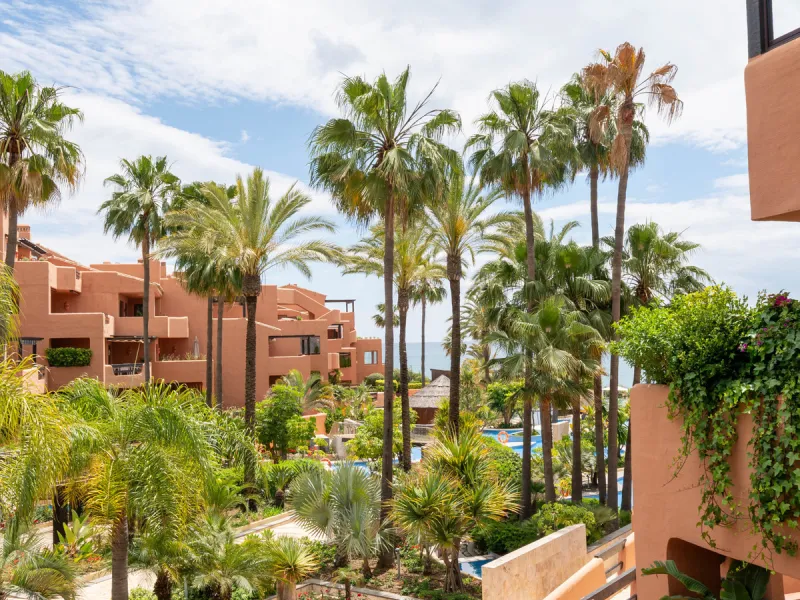 Apartment - Middle Floor Apartment в продаже в Estepona, Málaga. В доме 2 спален и 2 ванных комнат. Площадь дома 170 м²