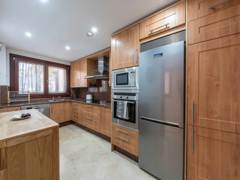 Apartment - Middle Floor Apartment в продаже в Estepona, Málaga. В доме 2 спален и 2 ванных комнат. Площадь дома 170 м²