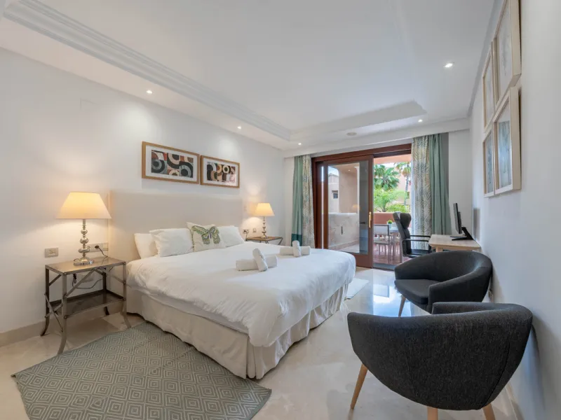 Apartment - Middle Floor Apartment в продаже в Estepona, Málaga. В доме 2 спален и 2 ванных комнат. Площадь дома 170 м²