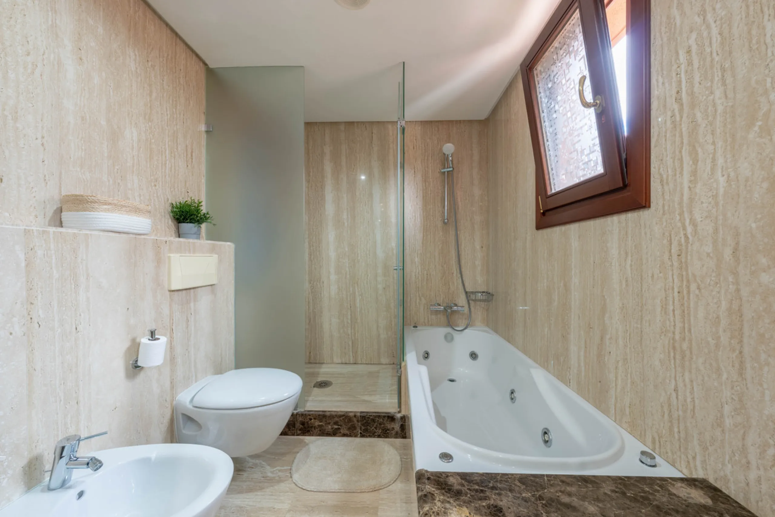 Apartment - Middle Floor Apartment в продаже в Estepona, Málaga. В доме 2 спален и 2 ванных комнат. Площадь дома 170 м²