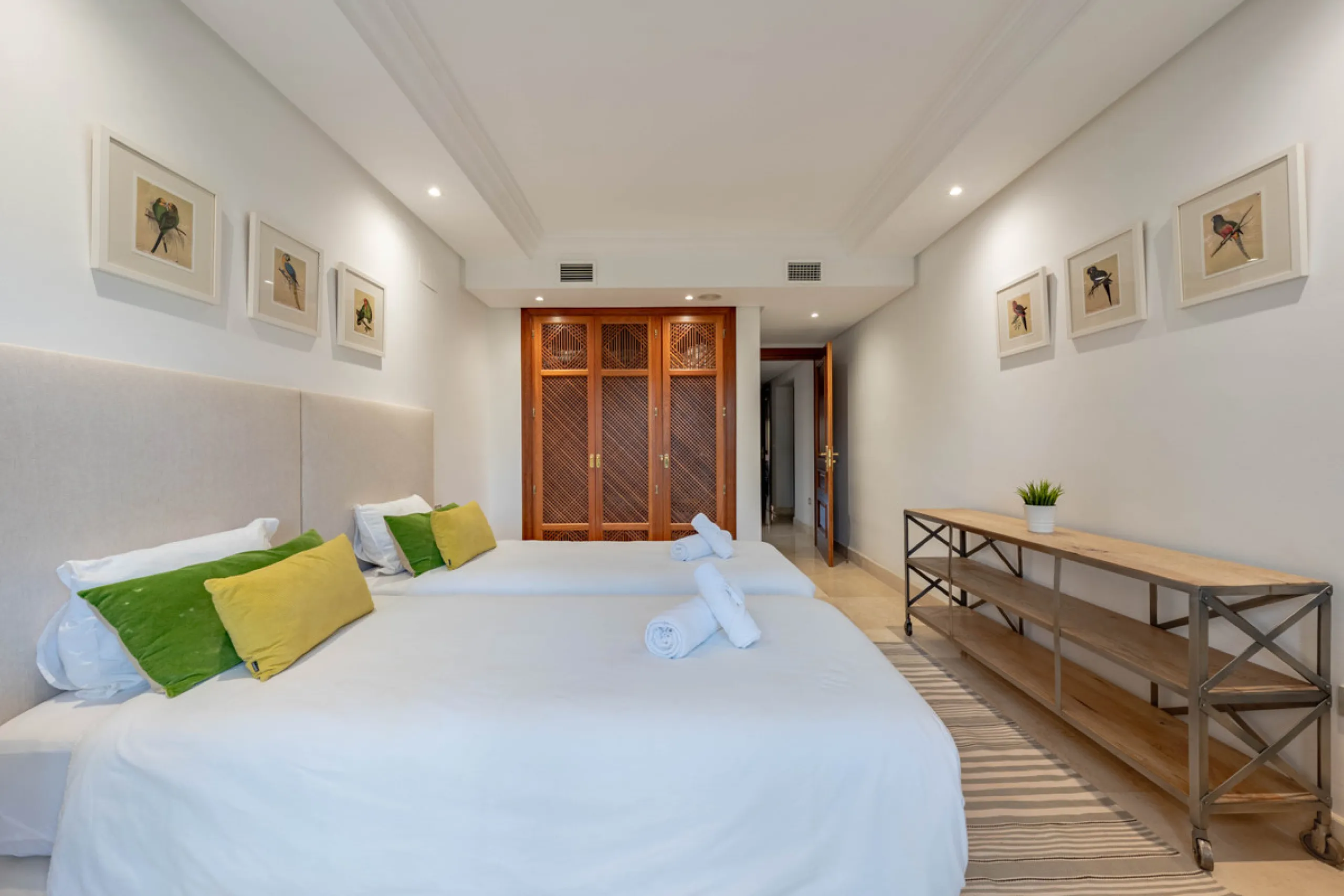 Apartment - Middle Floor Apartment в продаже в Estepona, Málaga. В доме 2 спален и 2 ванных комнат. Площадь дома 170 м²