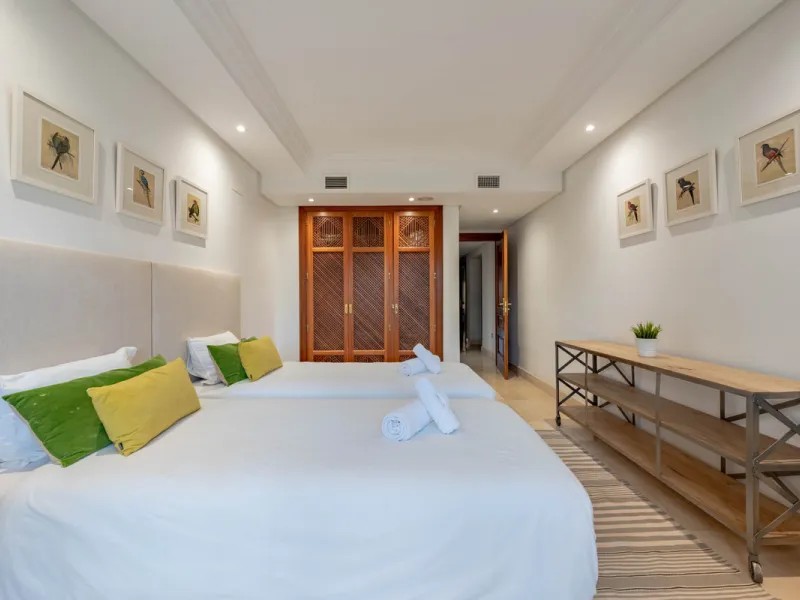 Apartment - Middle Floor Apartment в продаже в Estepona, Málaga. В доме 2 спален и 2 ванных комнат. Площадь дома 170 м²