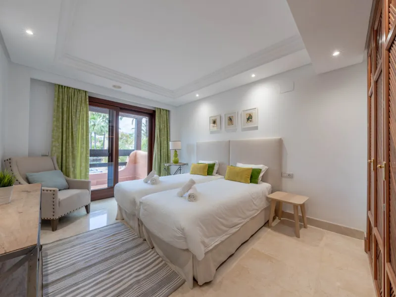 Apartment - Middle Floor Apartment в продаже в Estepona, Málaga. В доме 2 спален и 2 ванных комнат. Площадь дома 170 м²