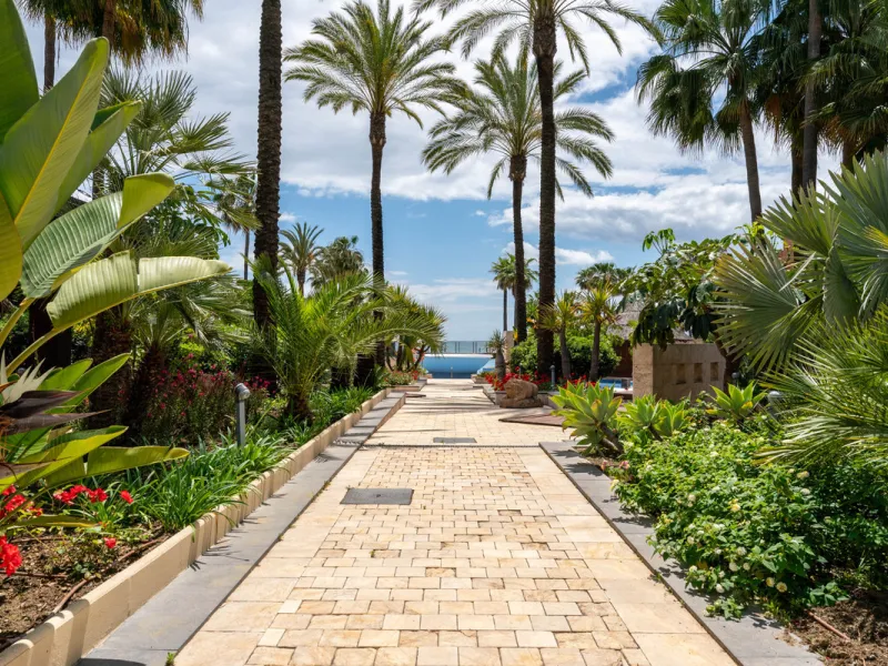 Apartment - Middle Floor Apartment в продаже в Estepona, Málaga. В доме 2 спален и 2 ванных комнат. Площадь дома 170 м²