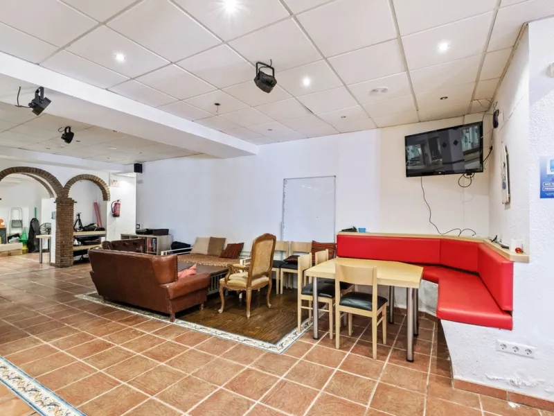 Commercial - Commercial Premises в продаже в Mijas, Málaga. Площадь дома 600 м²