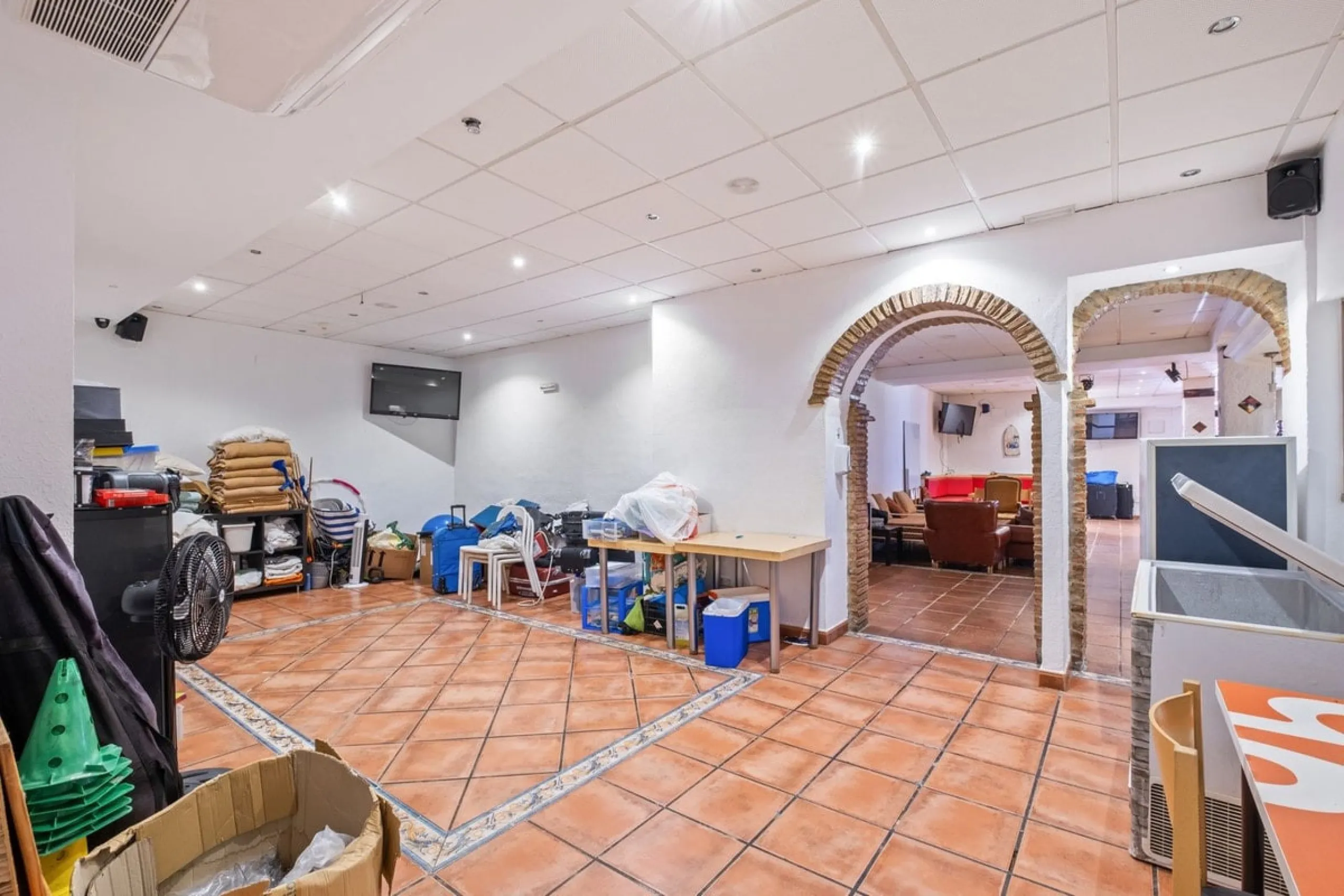 Commercial - Commercial Premises в продаже в Mijas, Málaga. Площадь дома 600 м²