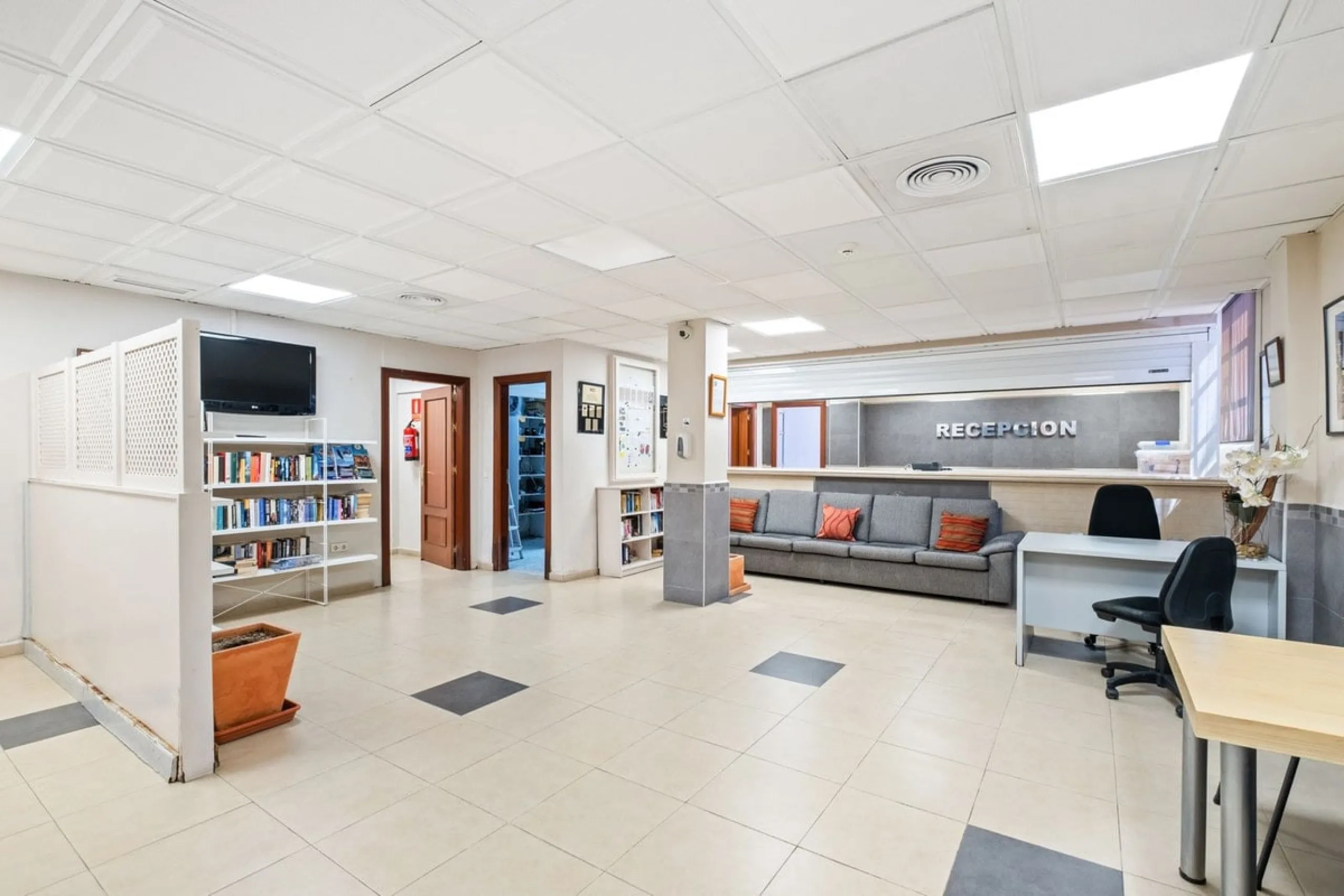 Commercial - Commercial Premises в продаже в Mijas, Málaga. Площадь дома 600 м²