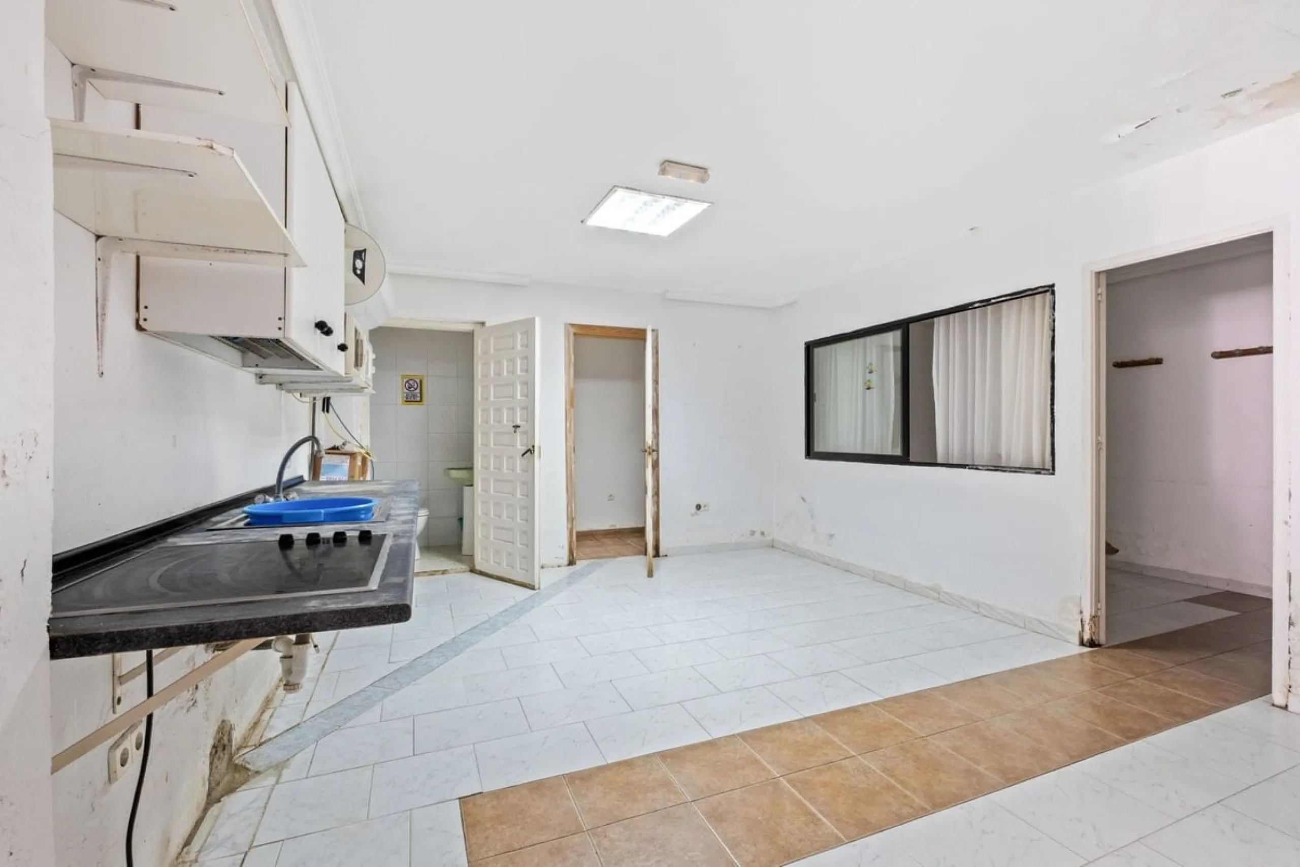 Commercial - Commercial Premises в продаже в Mijas, Málaga. Площадь дома 600 м²