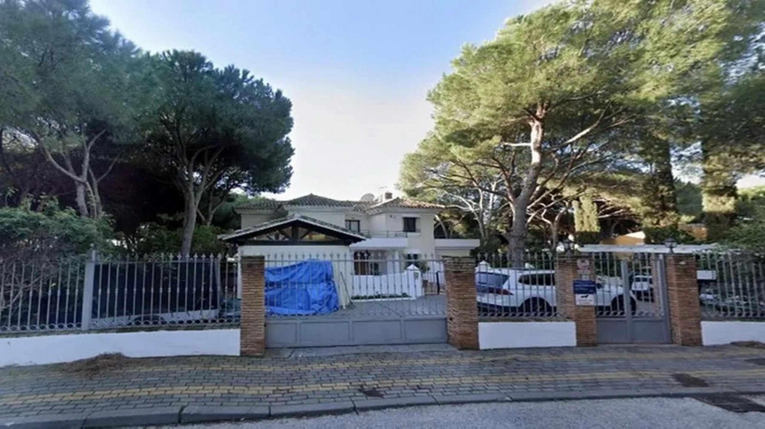 House - Detached Villa в продаже в Marbella, Málaga. В доме 3 спален и 4 ванных комнат. Площадь дома 409 м²