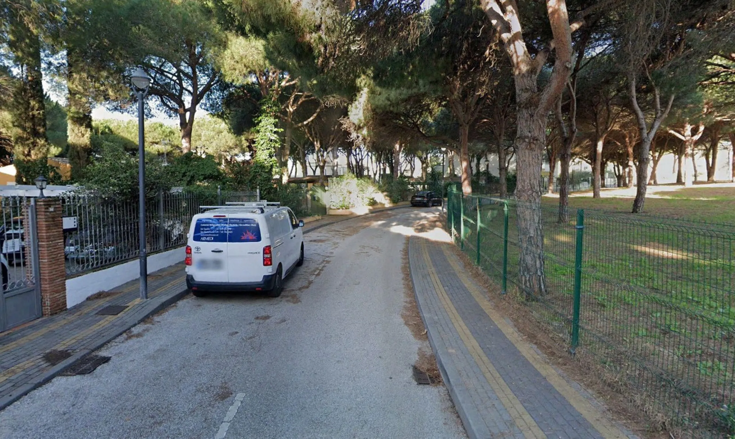 House - Detached Villa в продаже в Marbella, Málaga. В доме 3 спален и 4 ванных комнат. Площадь дома 409 м²
