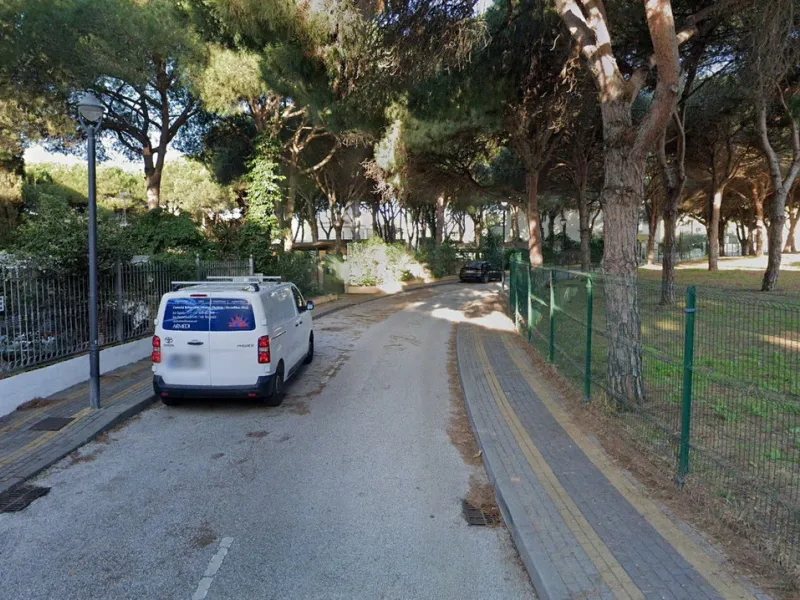 House - Detached Villa в продаже в Marbella, Málaga. В доме 3 спален и 4 ванных комнат. Площадь дома 409 м²