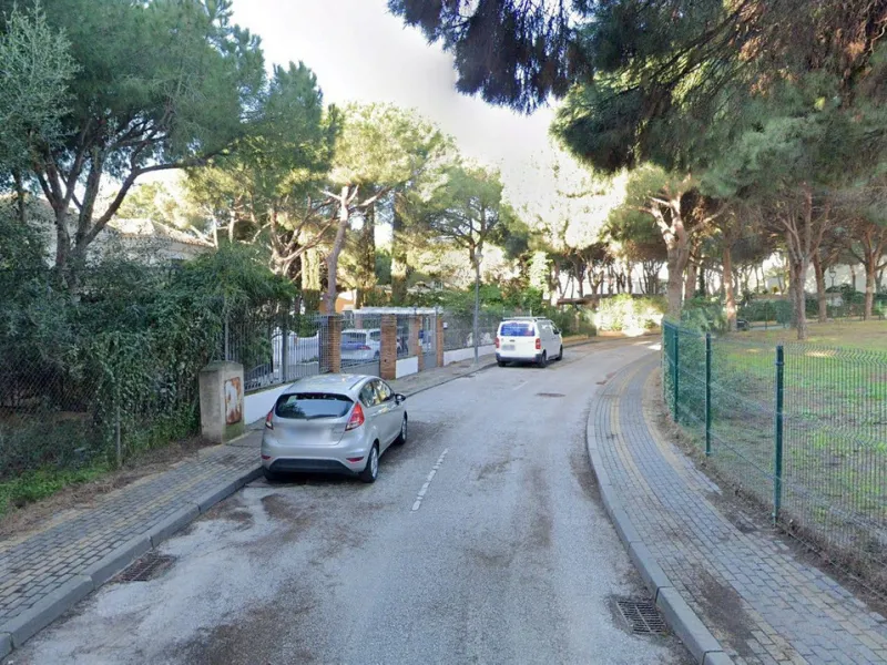 House - Detached Villa в продаже в Marbella, Málaga. В доме 3 спален и 4 ванных комнат. Площадь дома 409 м²