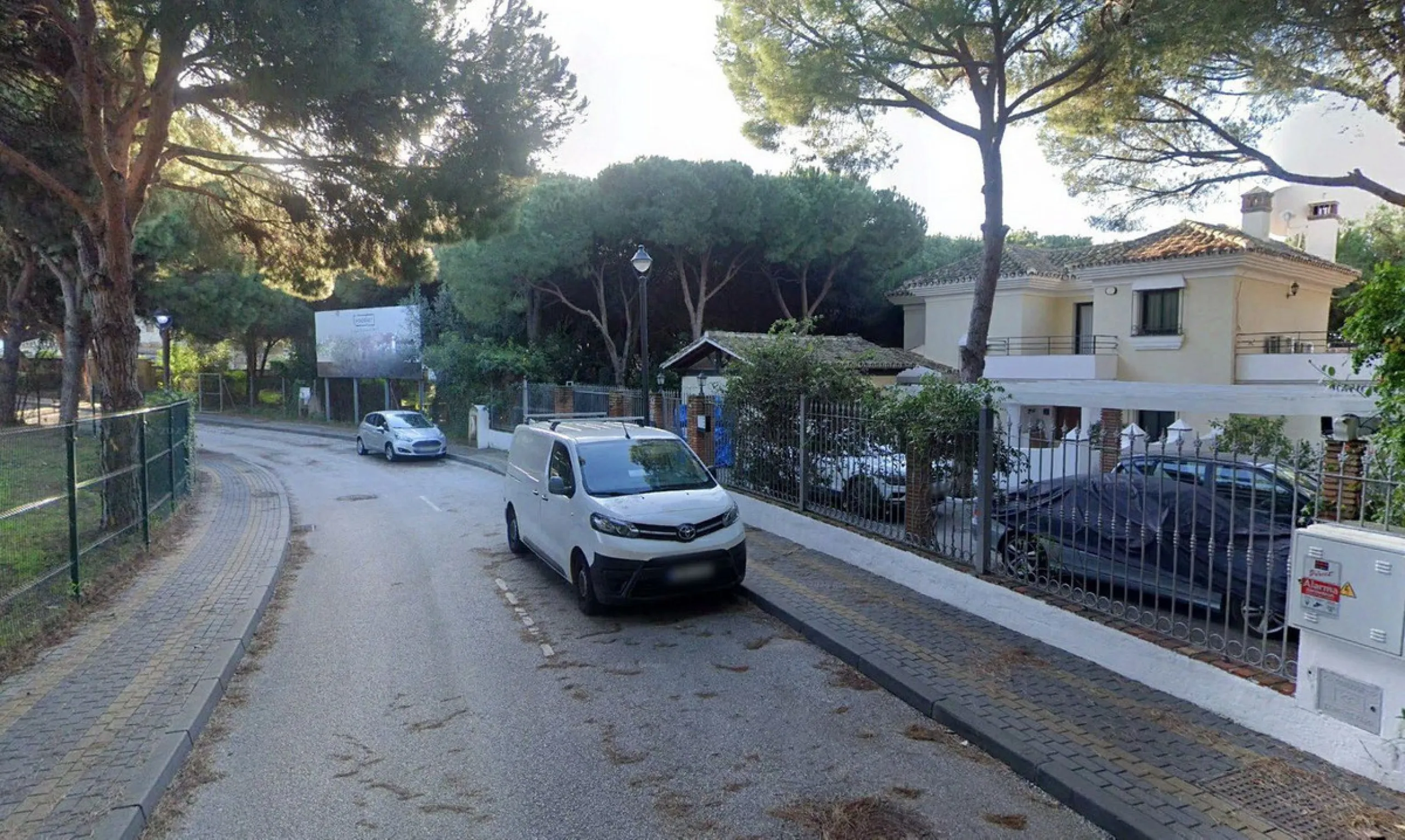 House - Detached Villa в продаже в Marbella, Málaga. В доме 3 спален и 4 ванных комнат. Площадь дома 409 м²