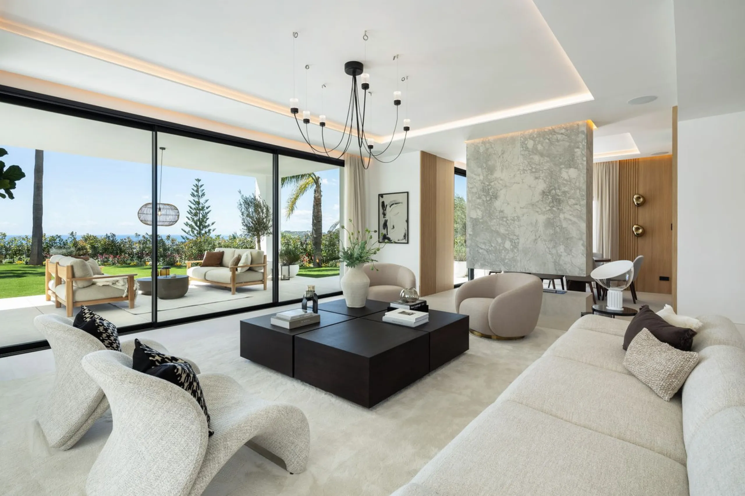 Discover this spectacular, fully renovated luxury villa located in the prestigious gated community of Los Arqueros, boasting breathtaking views over the renowned golf course. Blending timeless Mediterranean architecture with sleek contemporary elegance, t