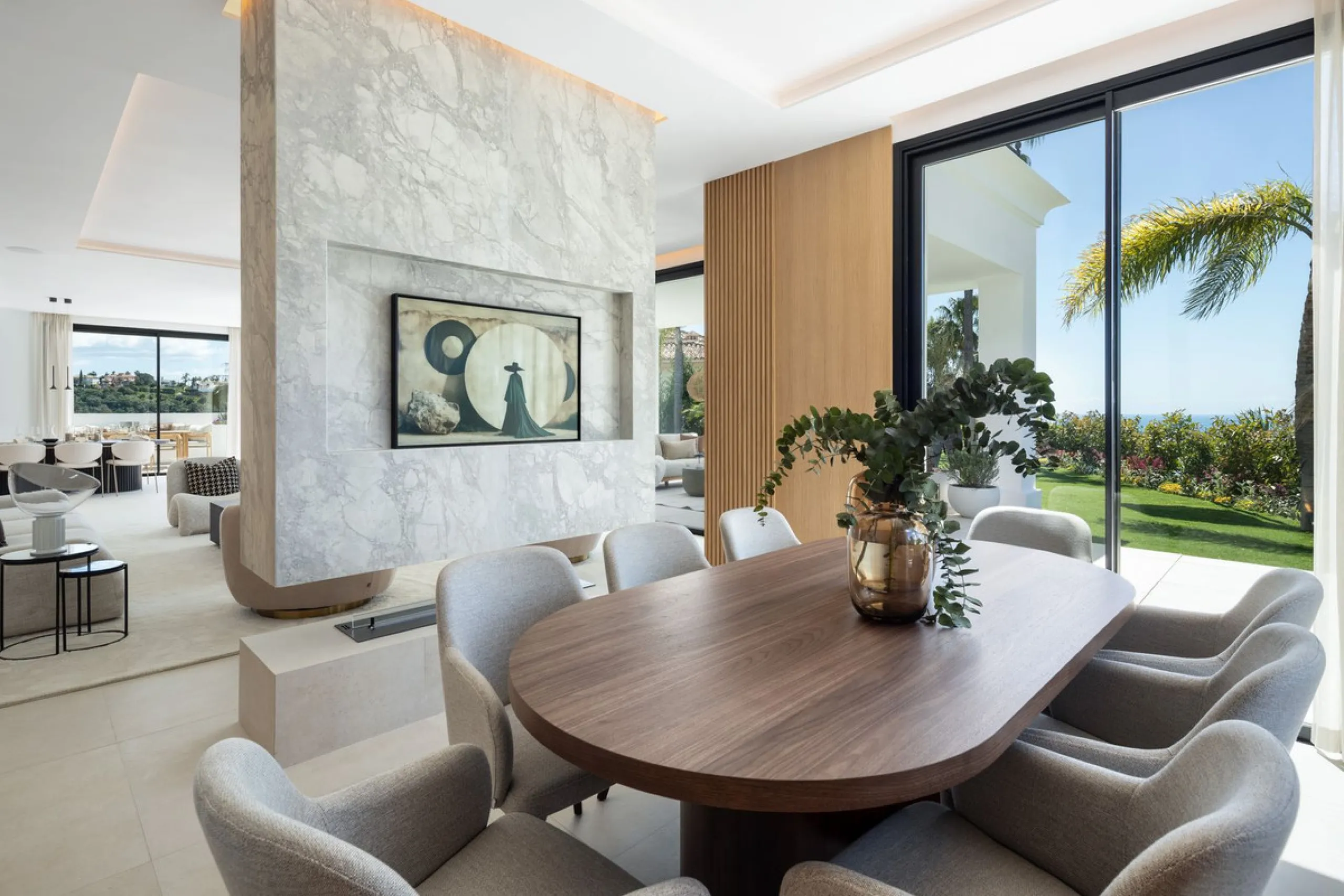 Discover this spectacular, fully renovated luxury villa located in the prestigious gated community of Los Arqueros, boasting breathtaking views over the renowned golf course. Blending timeless Mediterranean architecture with sleek contemporary elegance, t