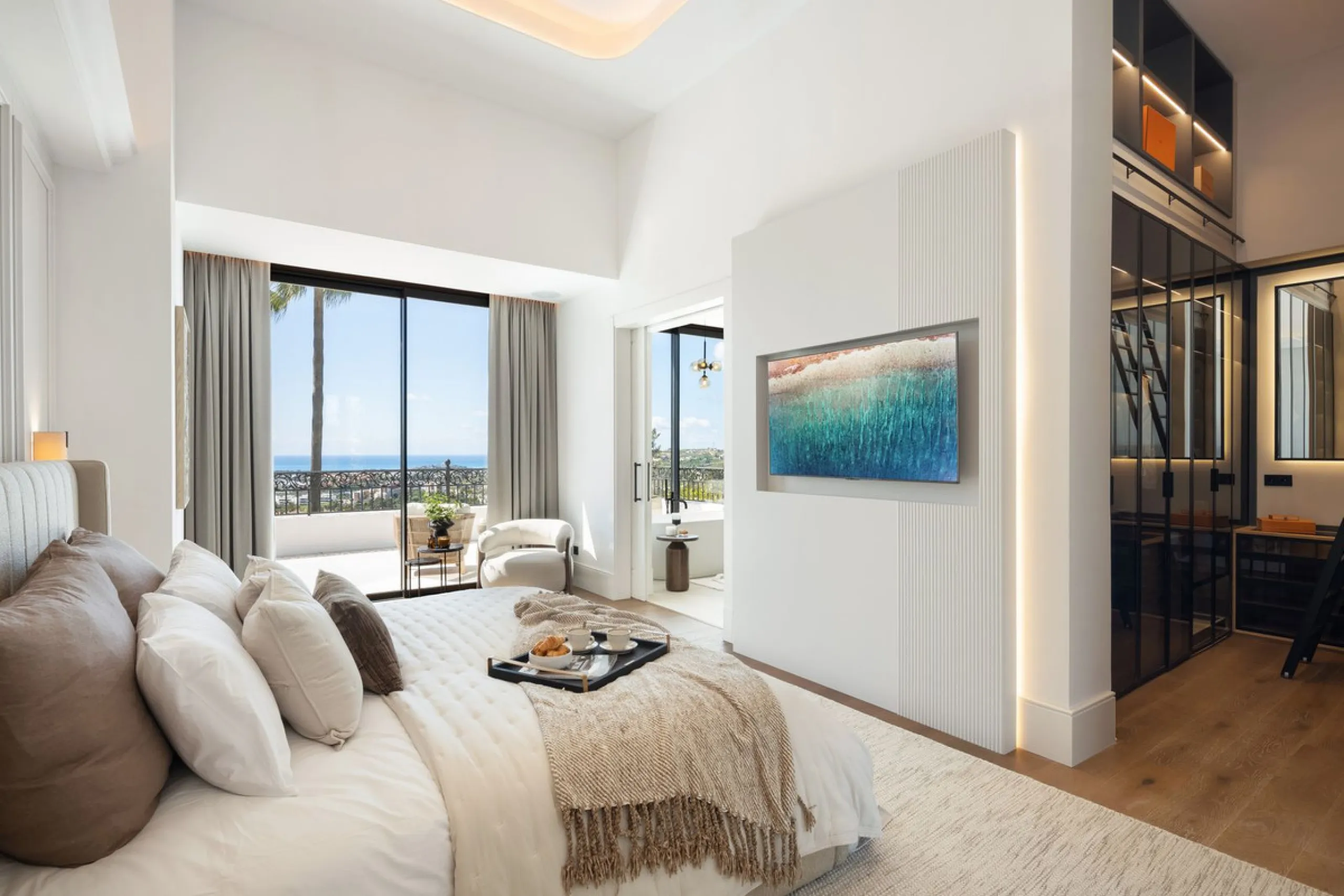 Discover this spectacular, fully renovated luxury villa located in the prestigious gated community of Los Arqueros, boasting breathtaking views over the renowned golf course. Blending timeless Mediterranean architecture with sleek contemporary elegance, t