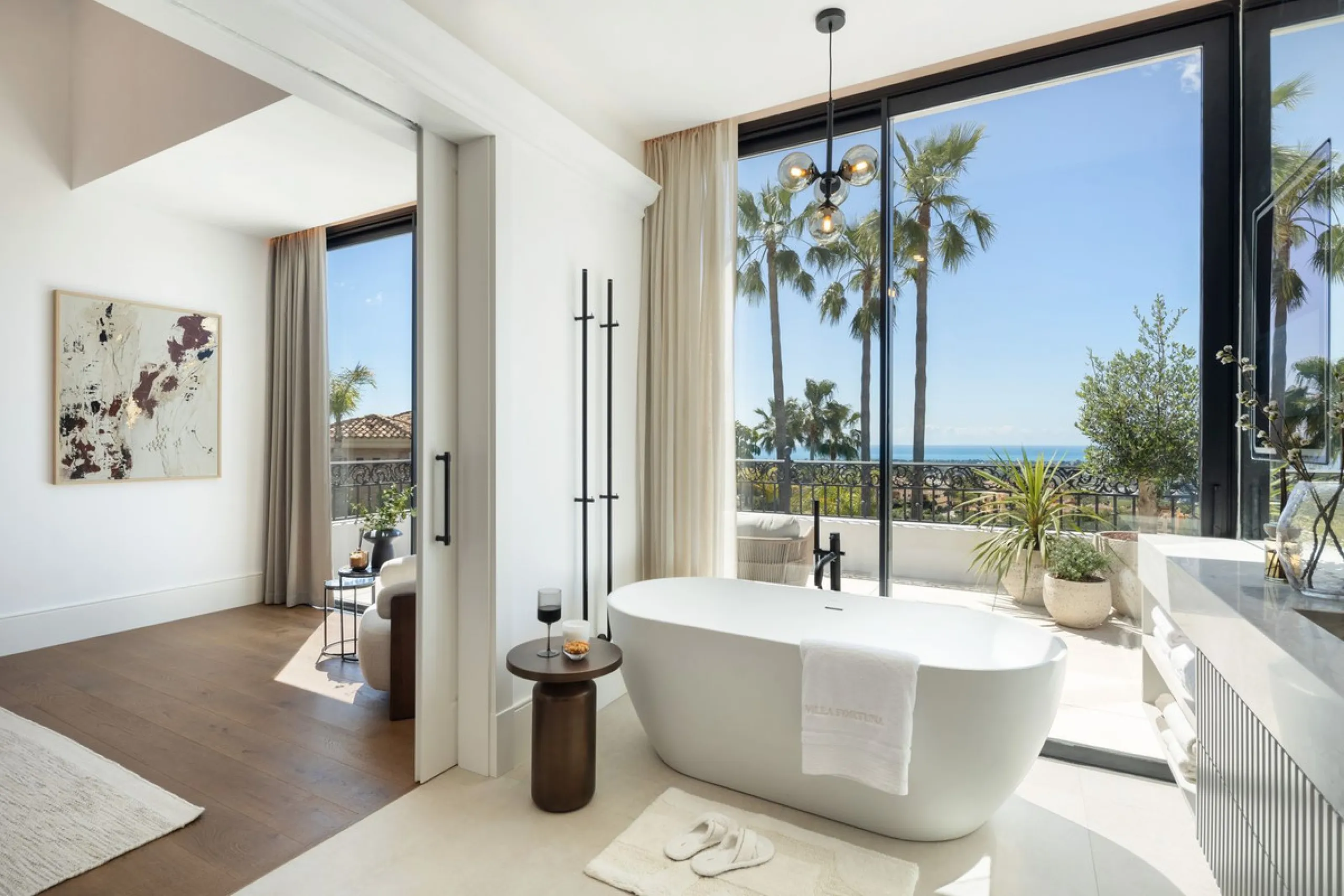 Discover this spectacular, fully renovated luxury villa located in the prestigious gated community of Los Arqueros, boasting breathtaking views over the renowned golf course. Blending timeless Mediterranean architecture with sleek contemporary elegance, t