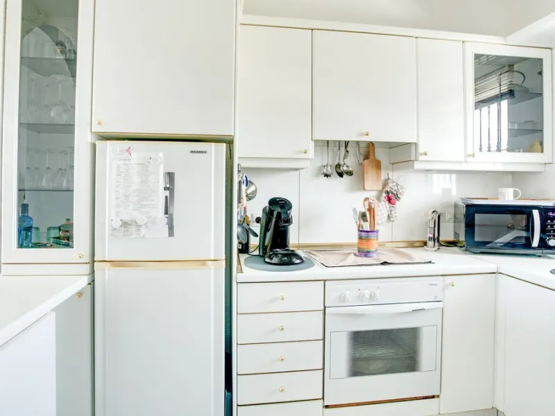 This apartment is located on the first floor of a small residential complex directly on the golf course of El Chaparral. The location is one of the most sought-after residential areas in the region. Within a few minutes, you can reach the popular coastal 
