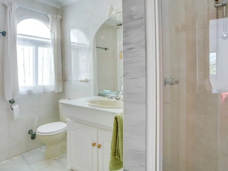 This apartment is located on the first floor of a small residential complex directly on the golf course of El Chaparral. The location is one of the most sought-after residential areas in the region. Within a few minutes, you can reach the popular coastal 