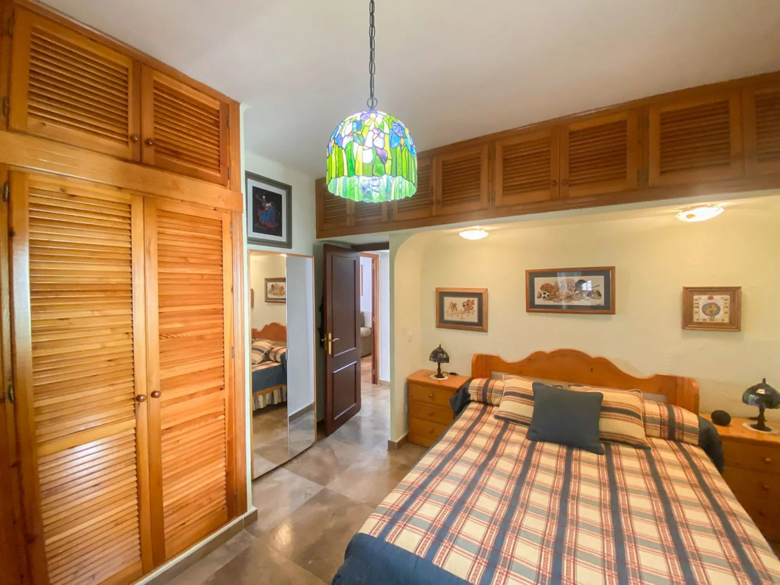 This villa in Guadalmina Alta combines the charm of Andalusian architecture with modern comforts in a quiet but very well connected location just 5 minutes from San Pedro with open views to the Sierra de Ronda and Sierra Bermeja