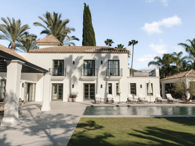 House - Detached Villa в продаже в Marbella, Málaga. В доме 6 спален и 9 ванных комнат. Площадь дома 601 м². Площадь участка 2482 м²