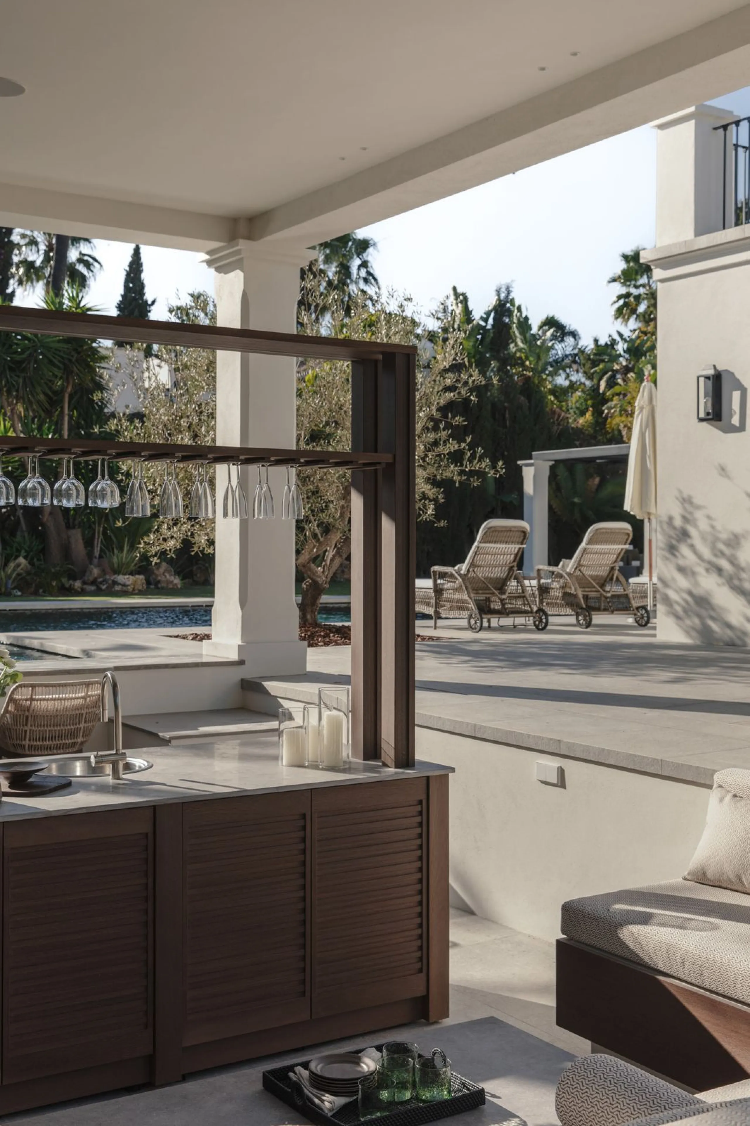 This outstanding property is a refined and soulful villa, thoughtfully crafted by renowned designers Puroform. Nestled in a prime location in Nueva Andalucía, this exquisite home perfectly blends sophisticated living with leisure and entertainment, offeri