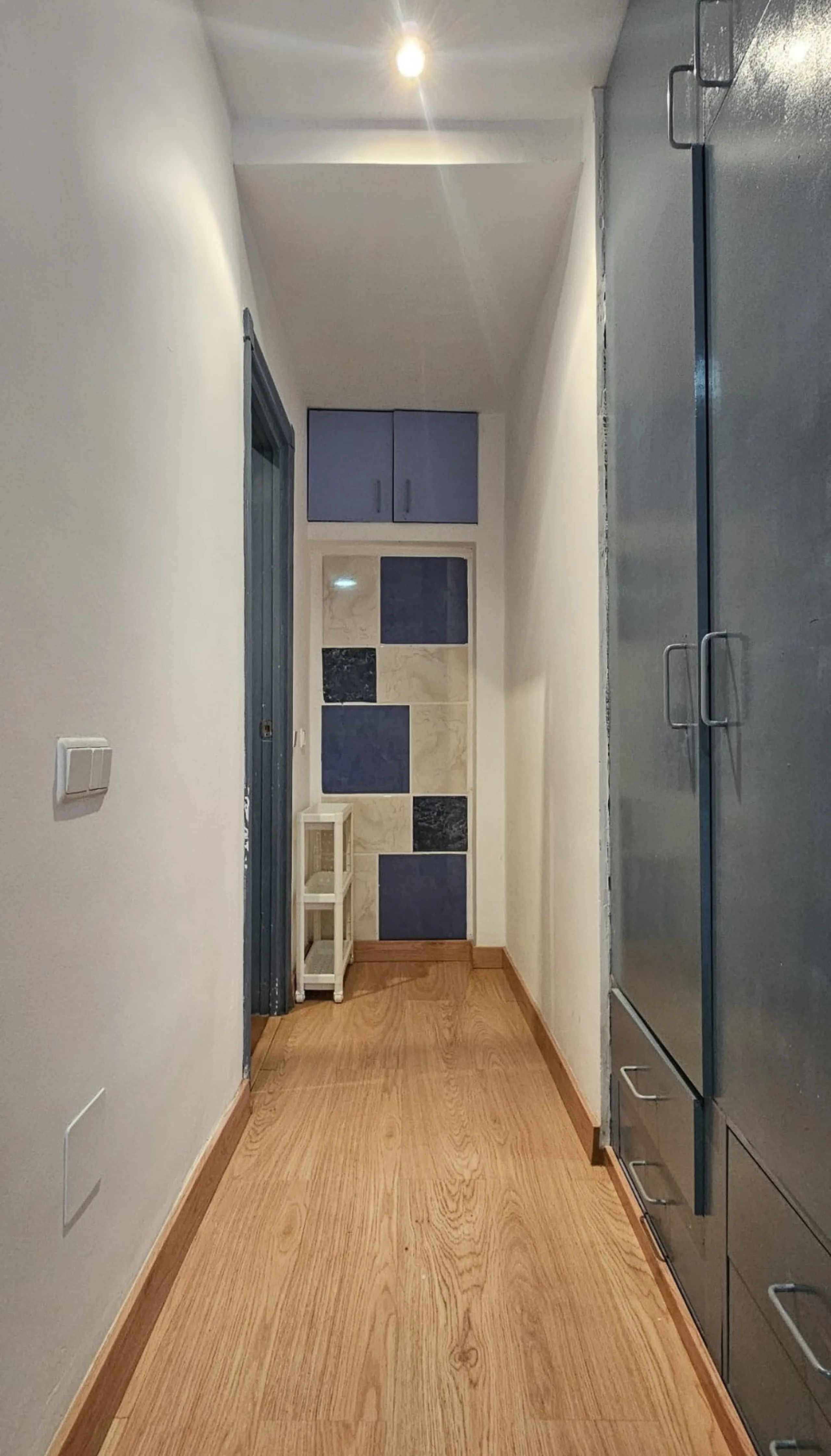 Boutique hotel located in the heart of Málaga, on a quiet street yet close to all services and amenities. It boasts 590 m² of built area and 13 rooms distributed over four floors, including a penthouse with a turret.