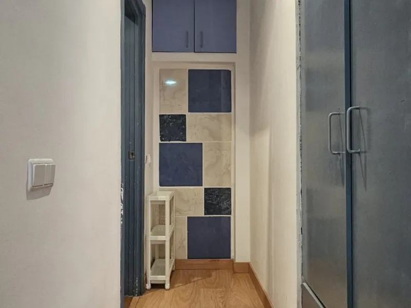 Boutique hotel located in the heart of Málaga, on a quiet street yet close to all services and amenities. It boasts 590 m² of built area and 13 rooms distributed over four floors, including a penthouse with a turret.