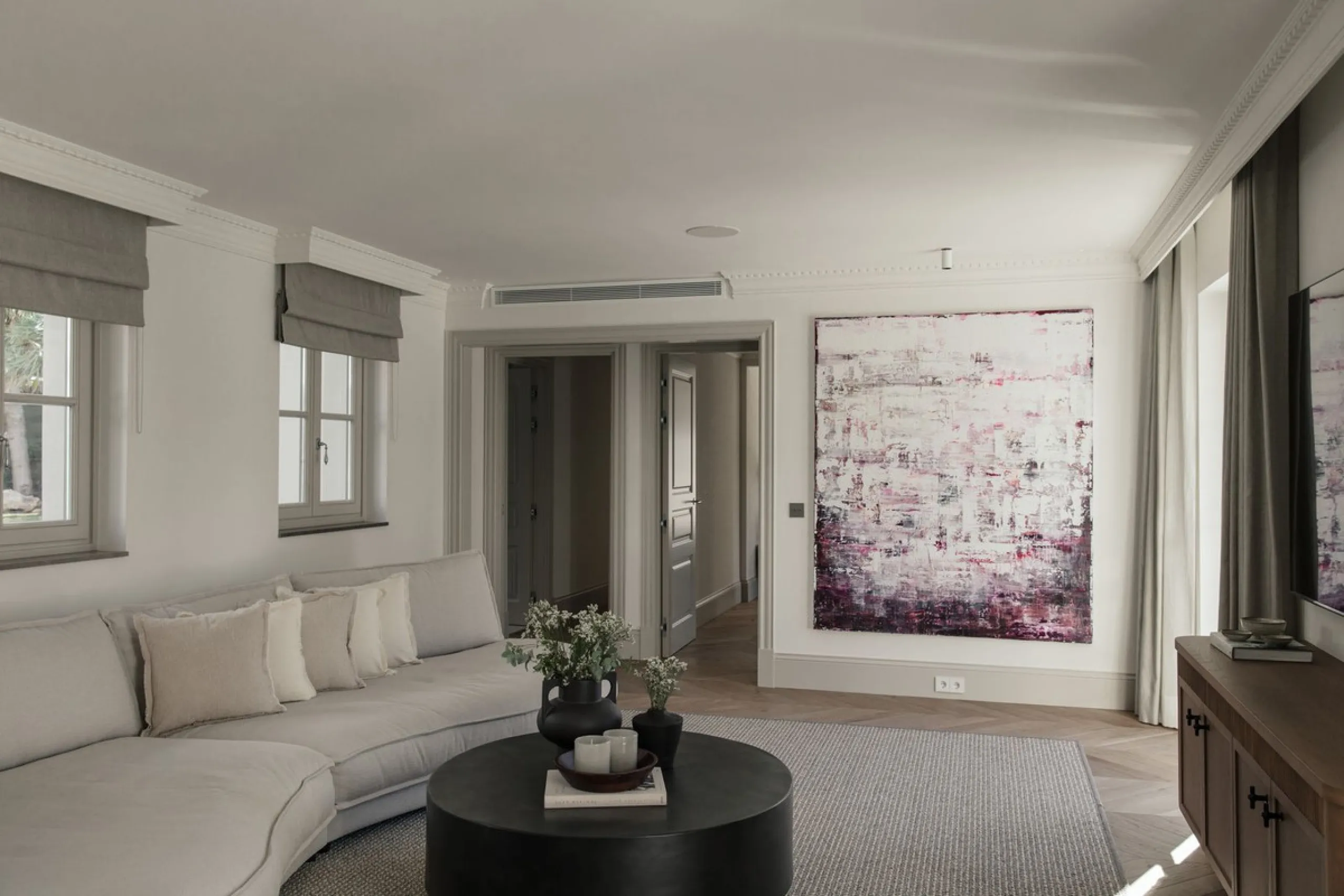 This outstanding property is a refined and soulful villa, thoughtfully crafted by renowned designers Puroform. Nestled in a prime location in Nueva Andalucía, this exquisite home perfectly blends sophisticated living with leisure and entertainment, offeri