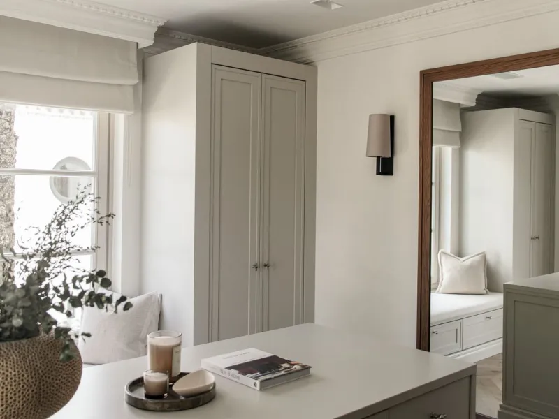 This outstanding property is a refined and soulful villa, thoughtfully crafted by renowned designers Puroform. Nestled in a prime location in Nueva Andalucía, this exquisite home perfectly blends sophisticated living with leisure and entertainment, offeri