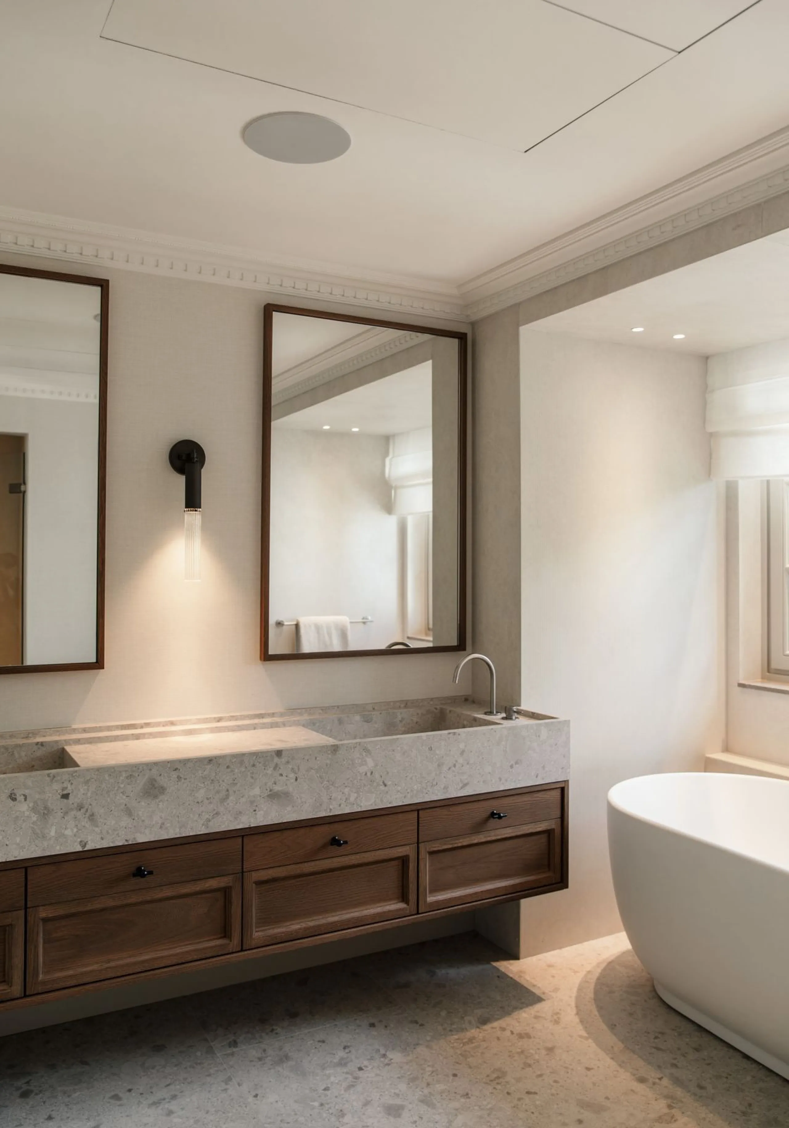 This outstanding property is a refined and soulful villa, thoughtfully crafted by renowned designers Puroform. Nestled in a prime location in Nueva Andalucía, this exquisite home perfectly blends sophisticated living with leisure and entertainment, offeri