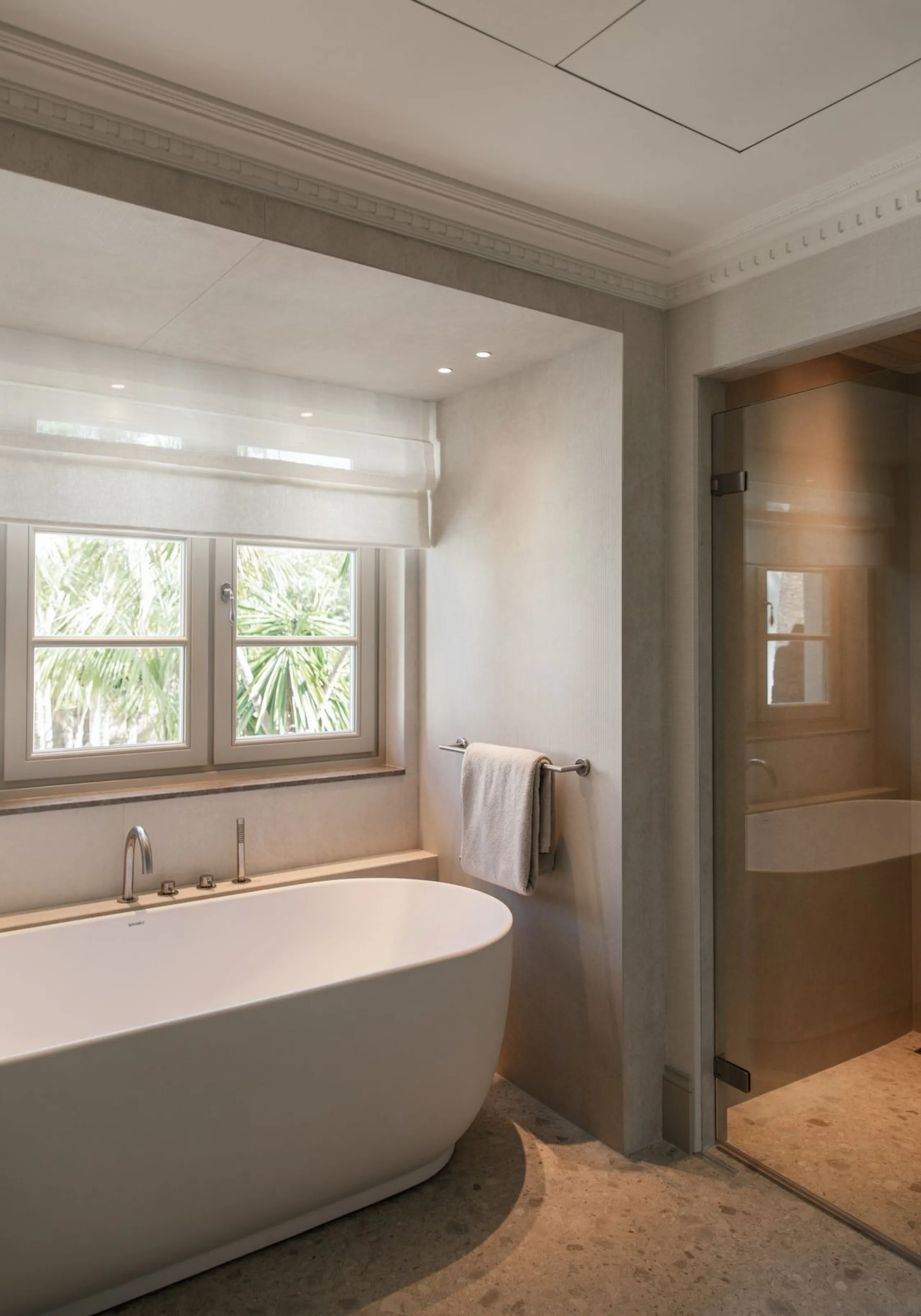 This outstanding property is a refined and soulful villa, thoughtfully crafted by renowned designers Puroform. Nestled in a prime location in Nueva Andalucía, this exquisite home perfectly blends sophisticated living with leisure and entertainment, offeri