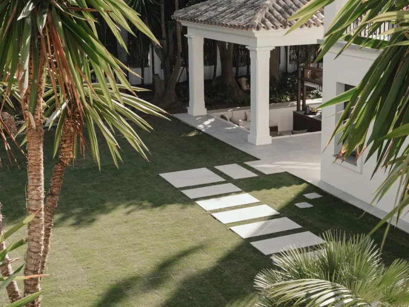 This outstanding property is a refined and soulful villa, thoughtfully crafted by renowned designers Puroform. Nestled in a prime location in Nueva Andalucía, this exquisite home perfectly blends sophisticated living with leisure and entertainment, offeri