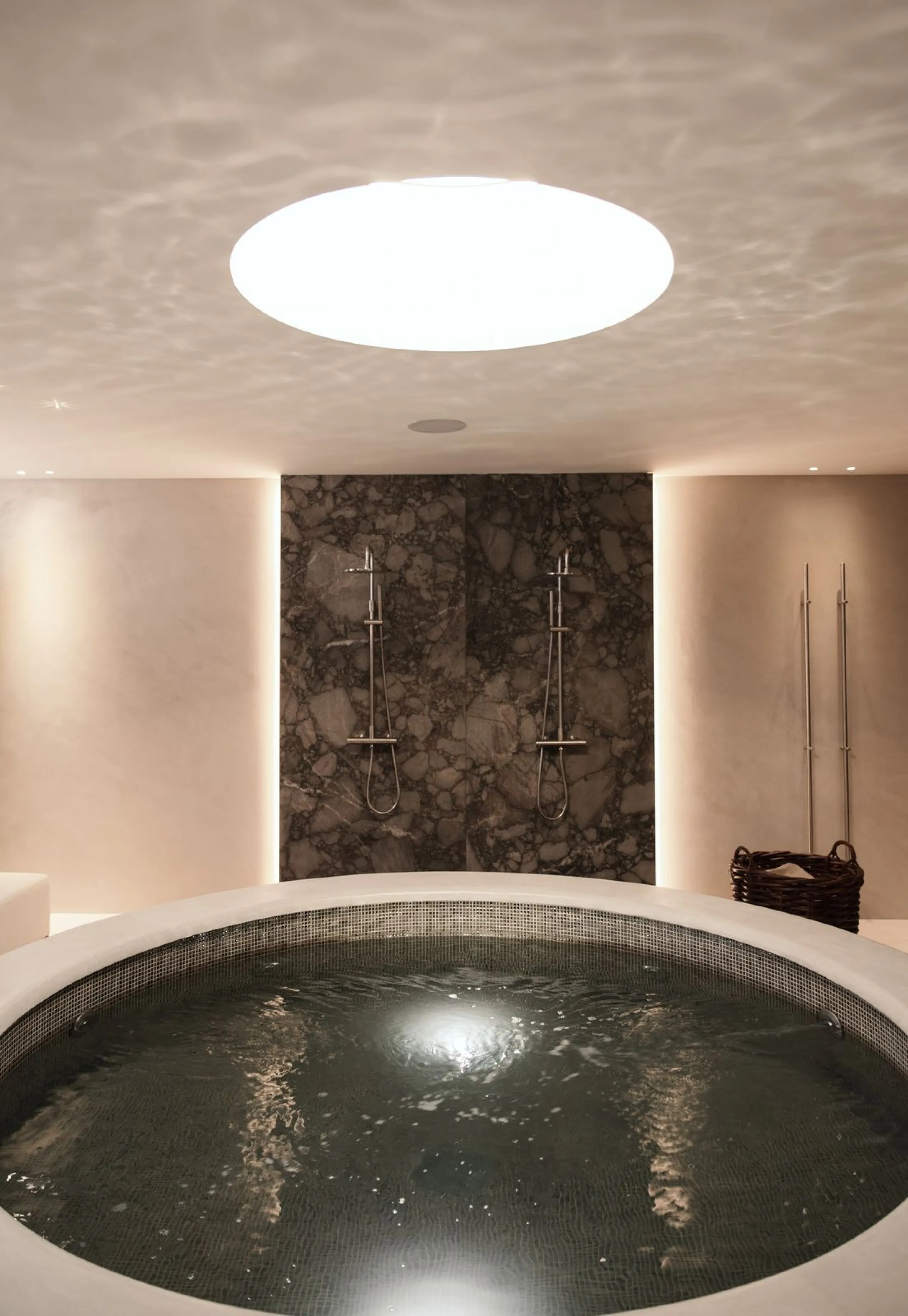 This outstanding property is a refined and soulful villa, thoughtfully crafted by renowned designers Puroform. Nestled in a prime location in Nueva Andalucía, this exquisite home perfectly blends sophisticated living with leisure and entertainment, offeri