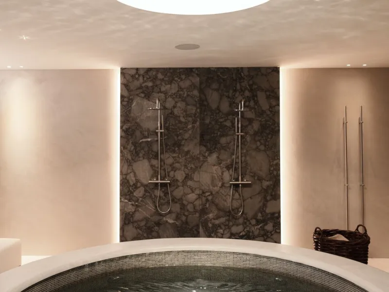 This outstanding property is a refined and soulful villa, thoughtfully crafted by renowned designers Puroform. Nestled in a prime location in Nueva Andalucía, this exquisite home perfectly blends sophisticated living with leisure and entertainment, offeri