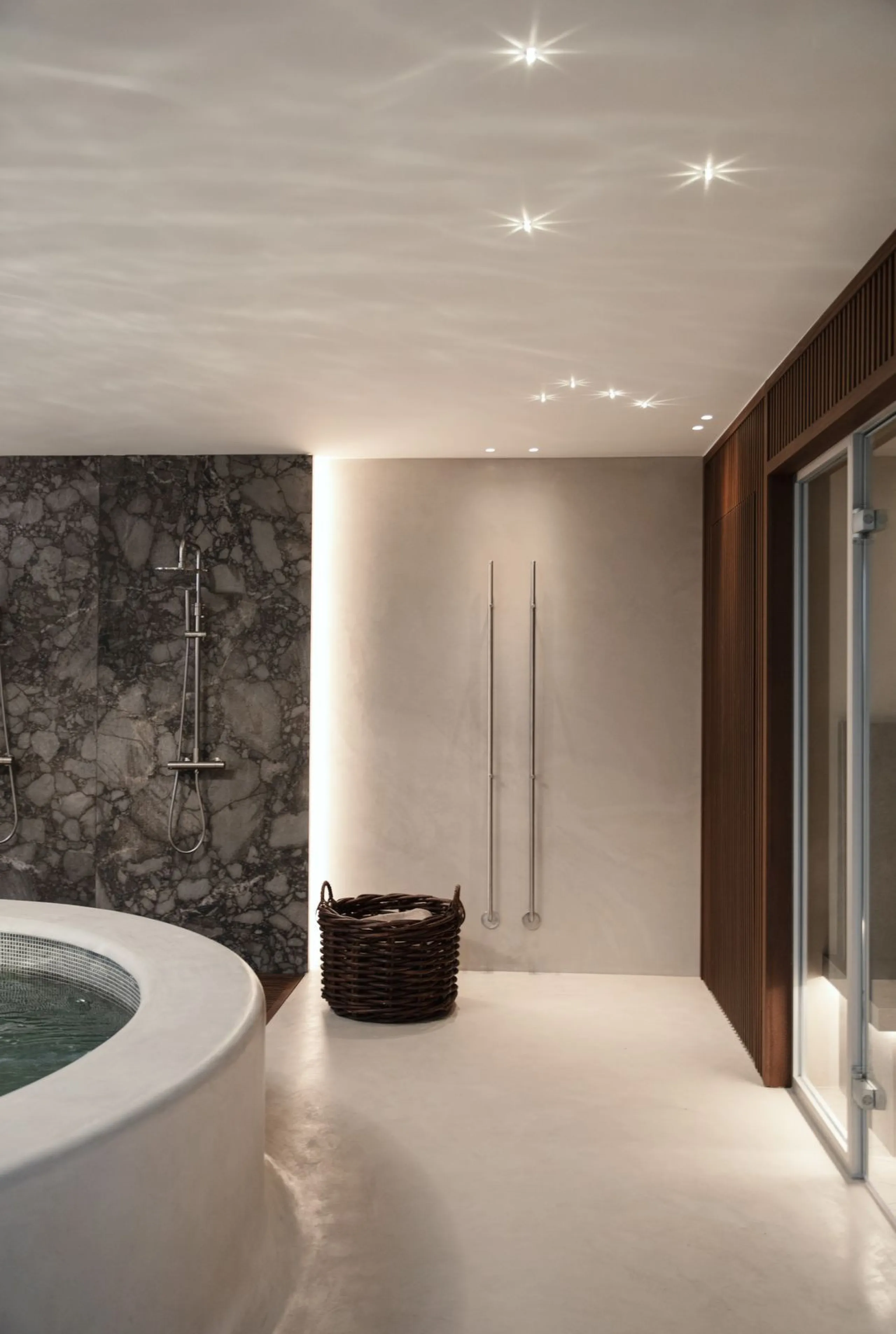 This outstanding property is a refined and soulful villa, thoughtfully crafted by renowned designers Puroform. Nestled in a prime location in Nueva Andalucía, this exquisite home perfectly blends sophisticated living with leisure and entertainment, offeri