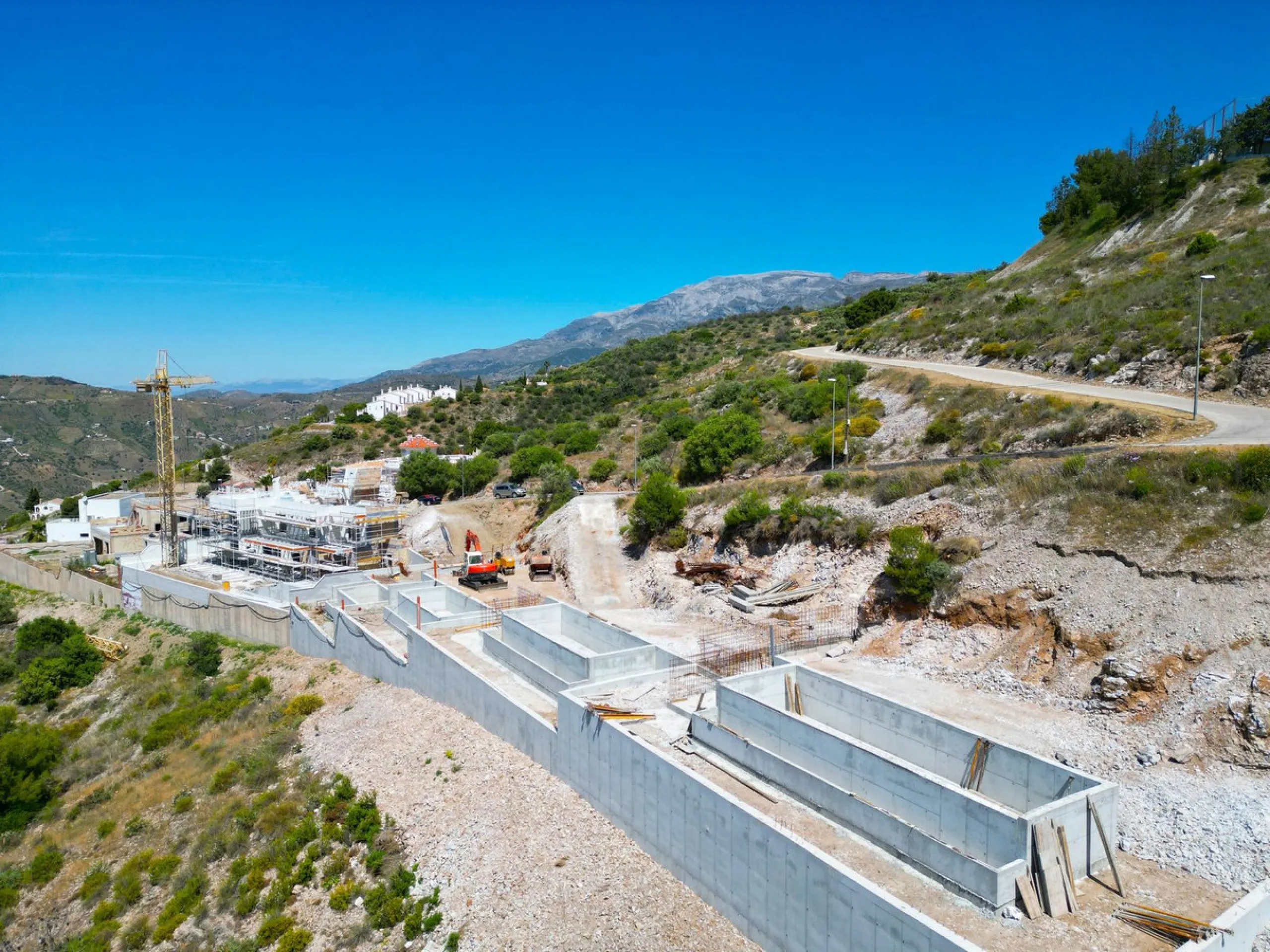 An exceptional opportunity to build your dream family home on an elevated urban plot at the upper edge of the vibrant and welcoming village of Cómpeta.