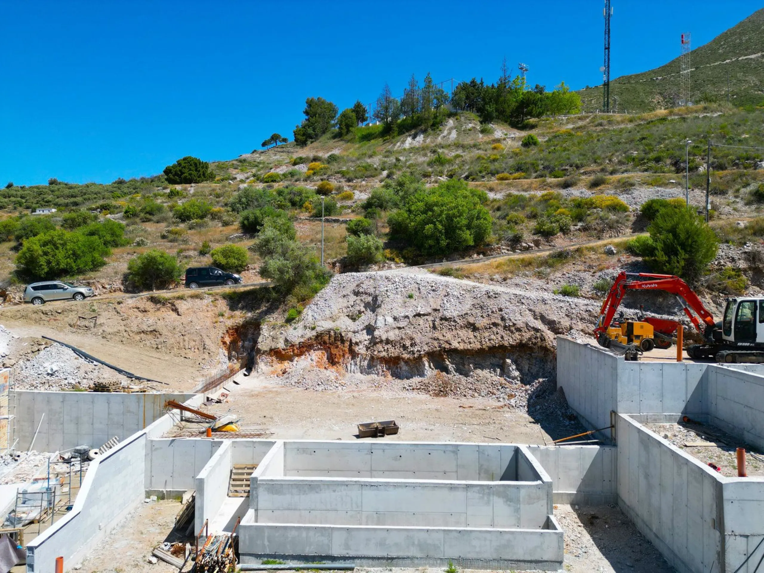 An exceptional opportunity to build your dream family home on an elevated urban plot at the upper edge of the vibrant and welcoming village of Cómpeta.