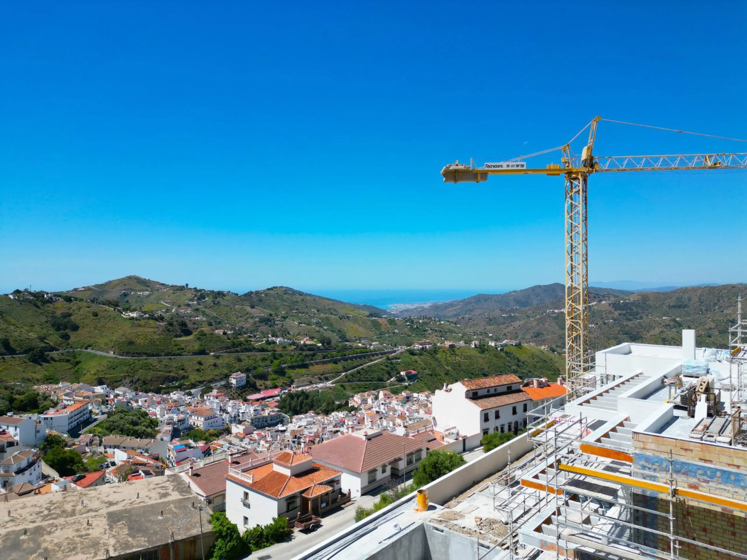 An exceptional opportunity to build your dream family home on an elevated urban plot at the upper edge of the vibrant and welcoming village of Cómpeta.