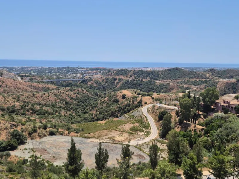 Exceptional South-Facing Plot with Panoramic Sea Views in Real de La Quinta, Benahavís