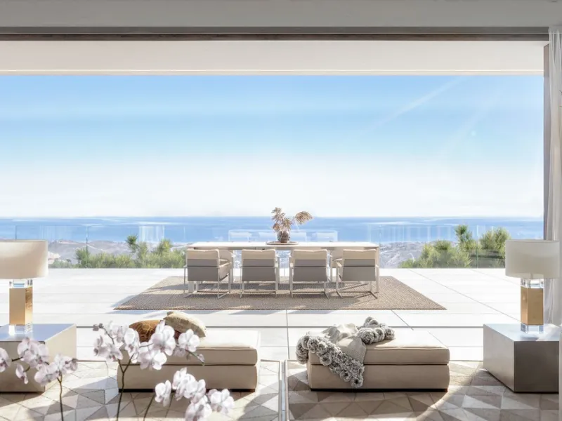 Exceptional South-Facing Plot with Panoramic Sea Views in Real de La Quinta, Benahavís