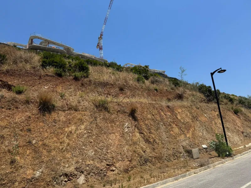 Exceptional South-Facing Plot with Panoramic Sea Views in Real de La Quinta, Benahavís